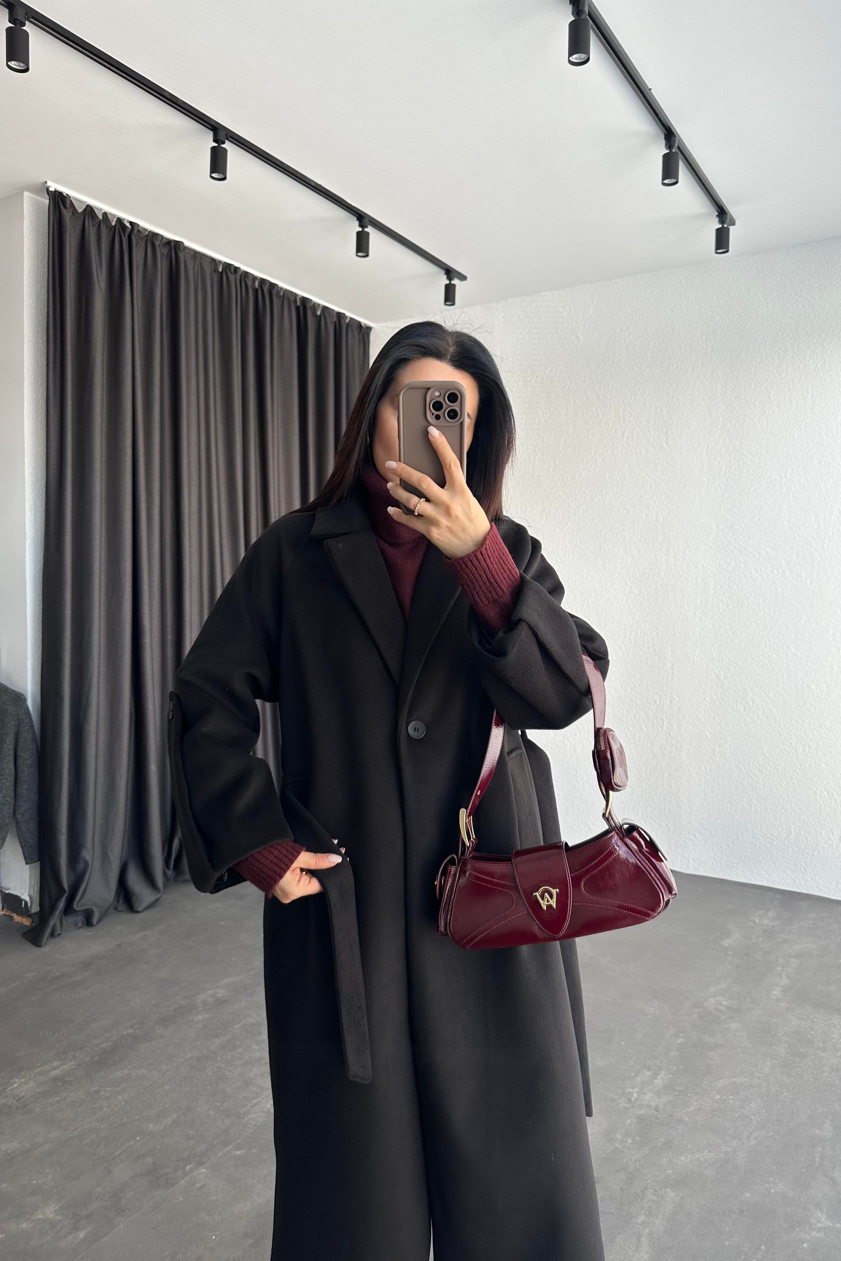 Kol Detay Siyah Renk Premium Kaşe Kaban