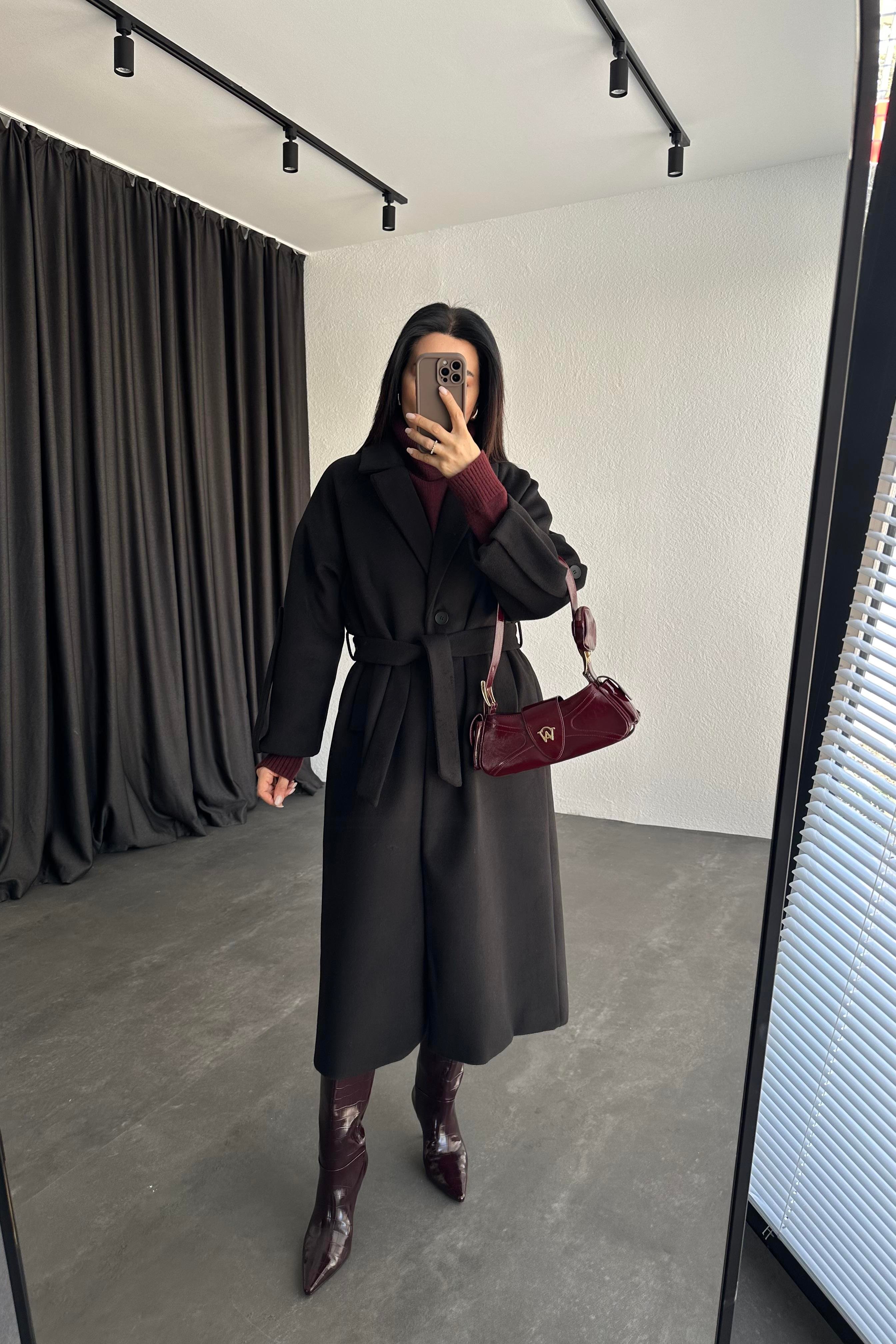 Kol Detay Siyah Renk Premium Kaşe Kaban