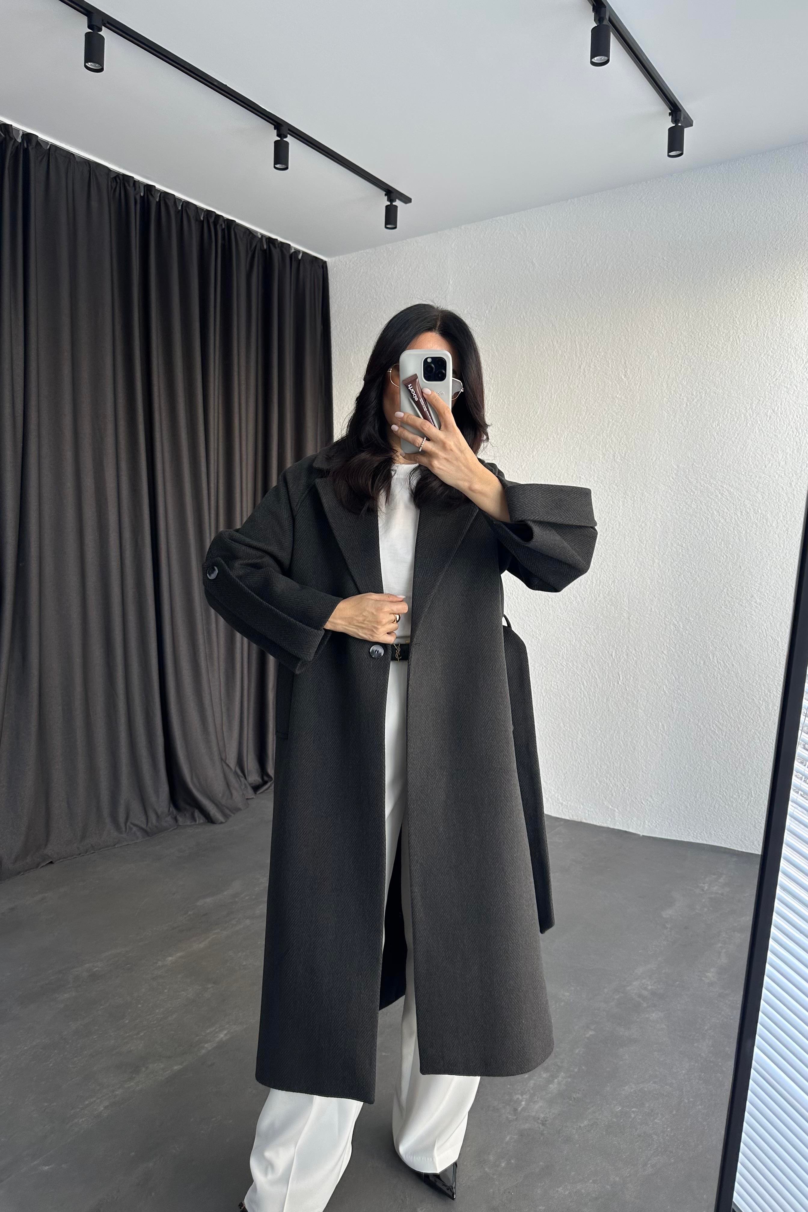 Kol Detaylı Siyah Balıksırtı Premium Kaşe Kaban 