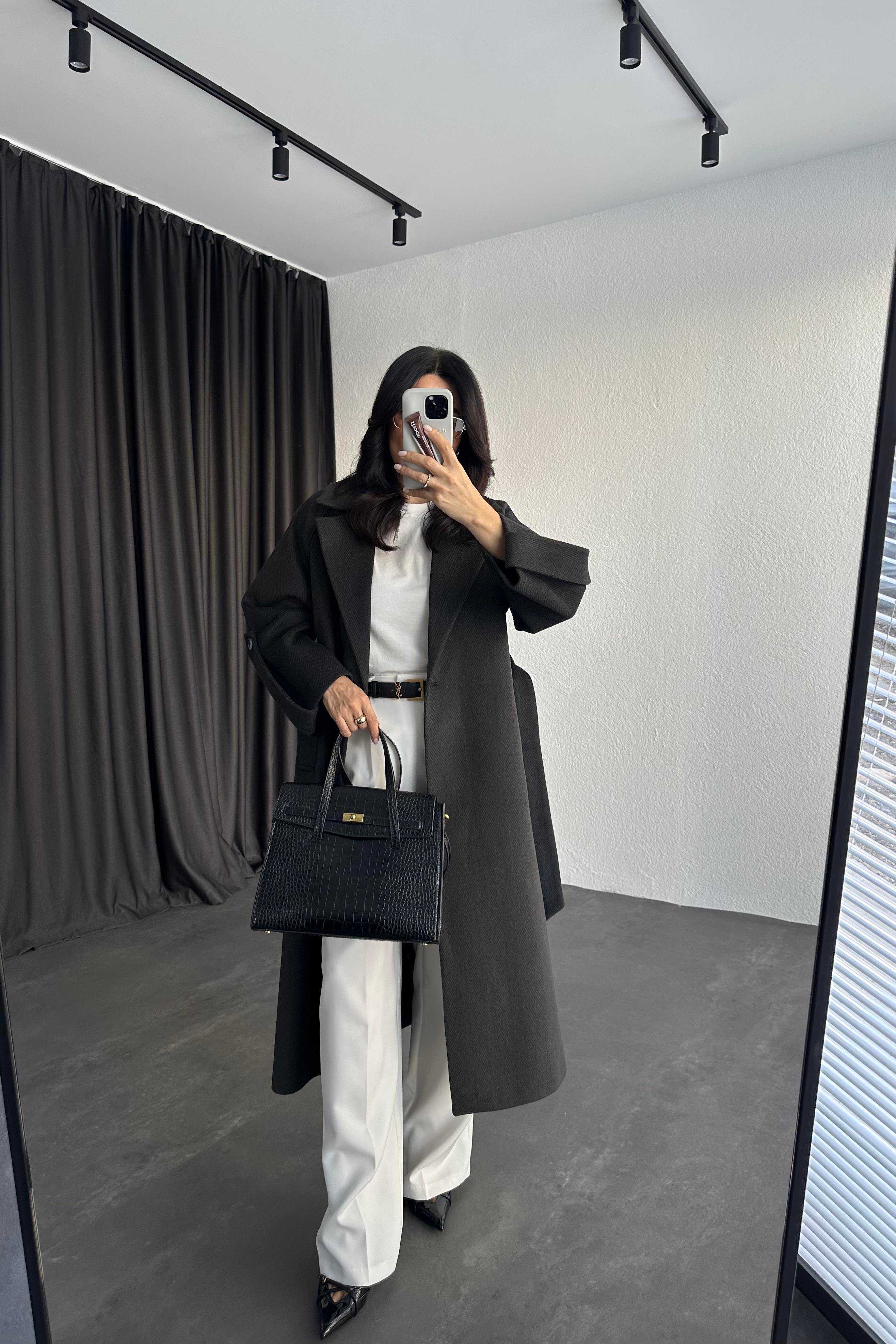 Kol Detaylı Siyah Balıksırtı Premium Kaşe Kaban 