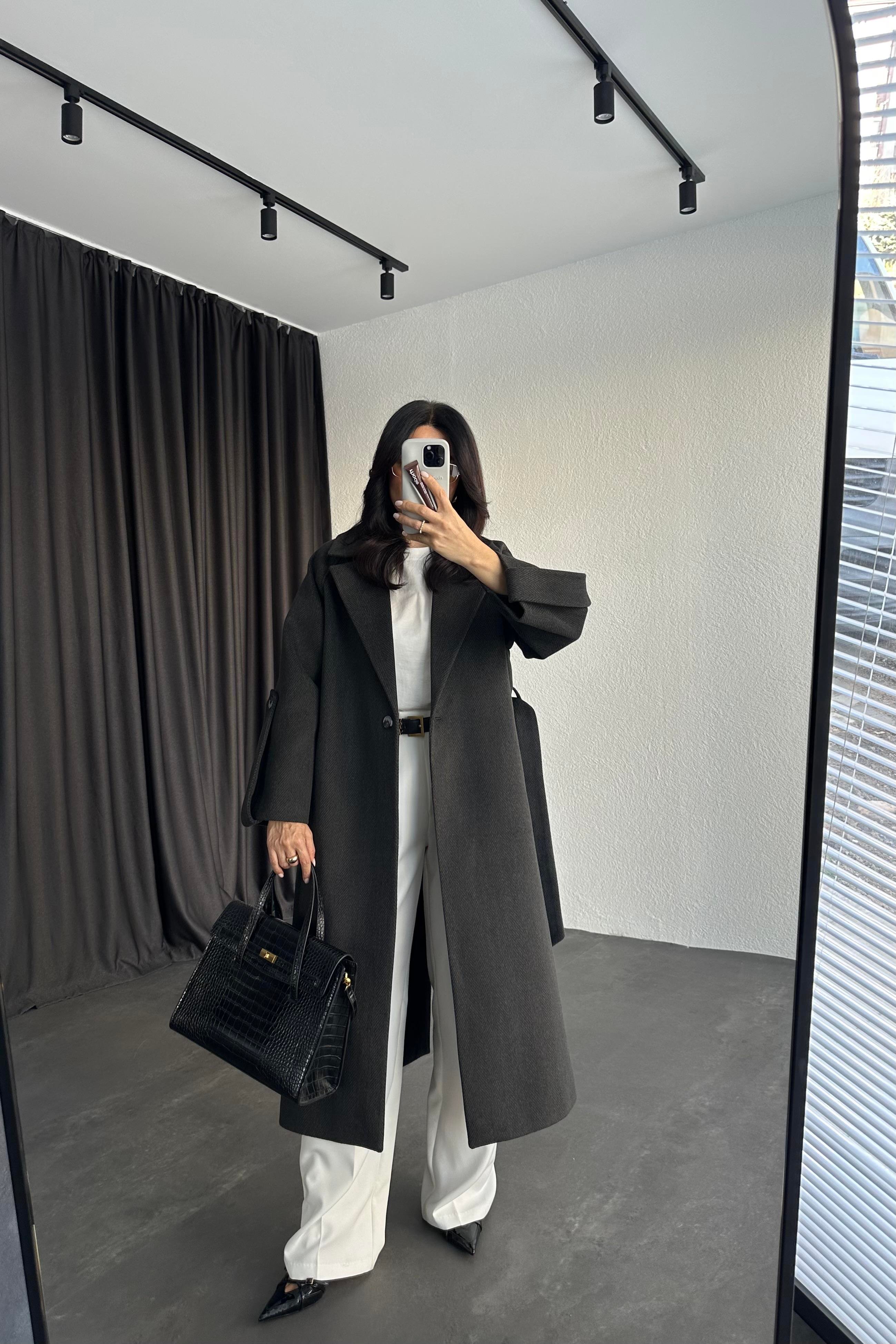 Kol Detaylı Siyah Balıksırtı Premium Kaşe Kaban 