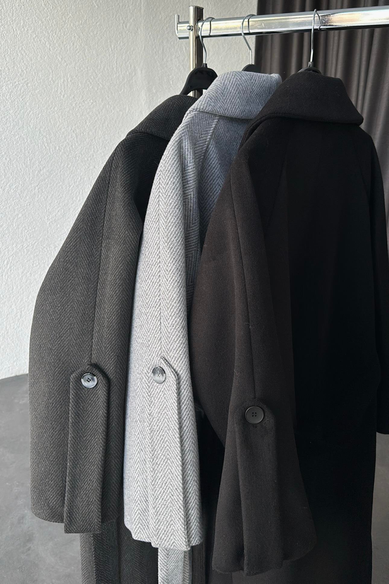 Kol Detaylı Siyah Balıksırtı Premium Kaşe Kaban 