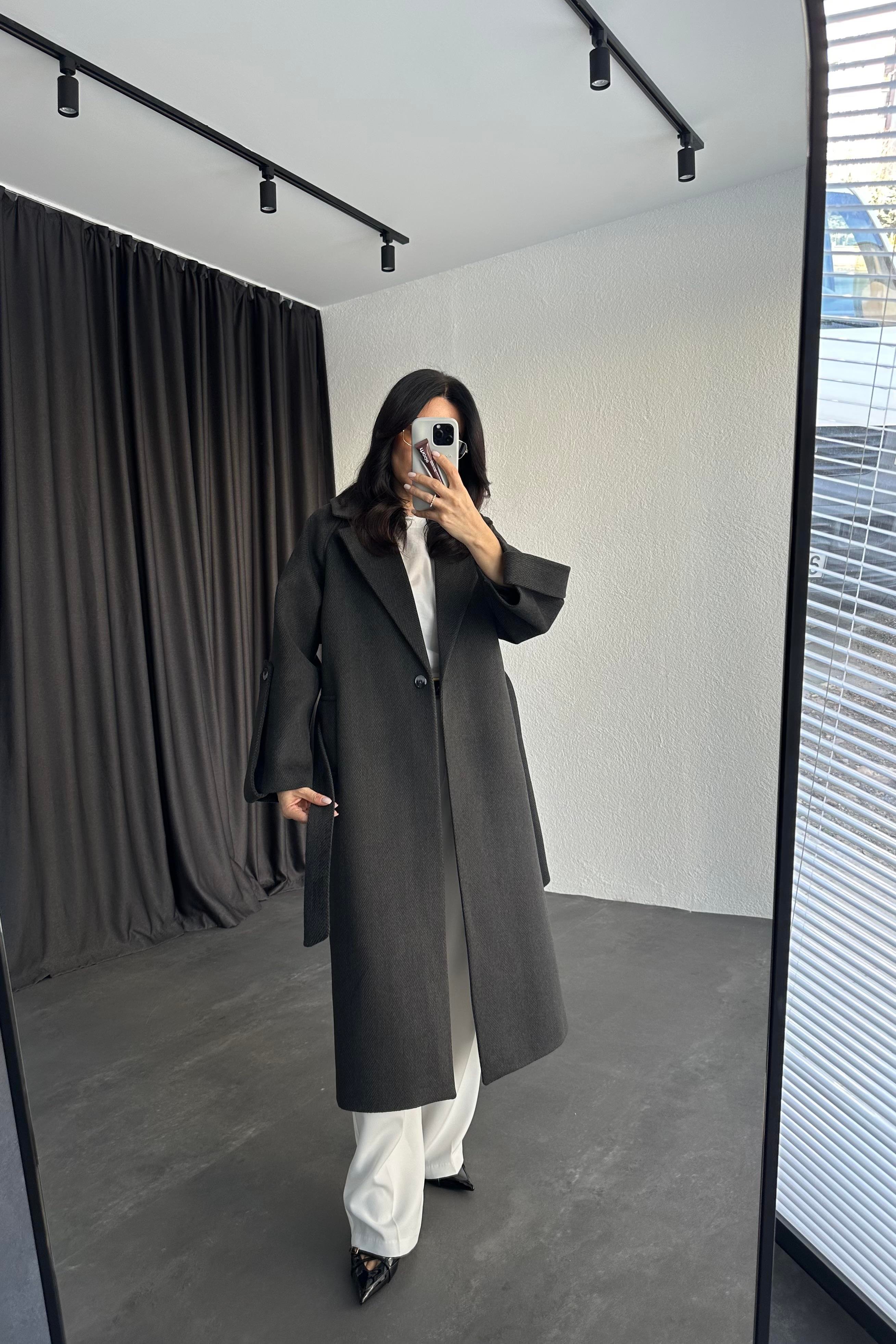 Kol Detaylı Siyah Balıksırtı Premium Kaşe Kaban 