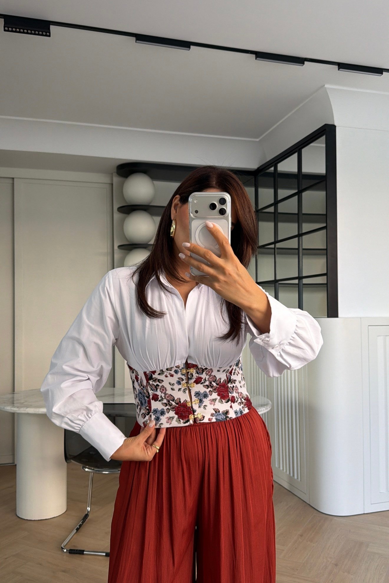 KORSE DETAYLI GÖMLEK BEYAZ 