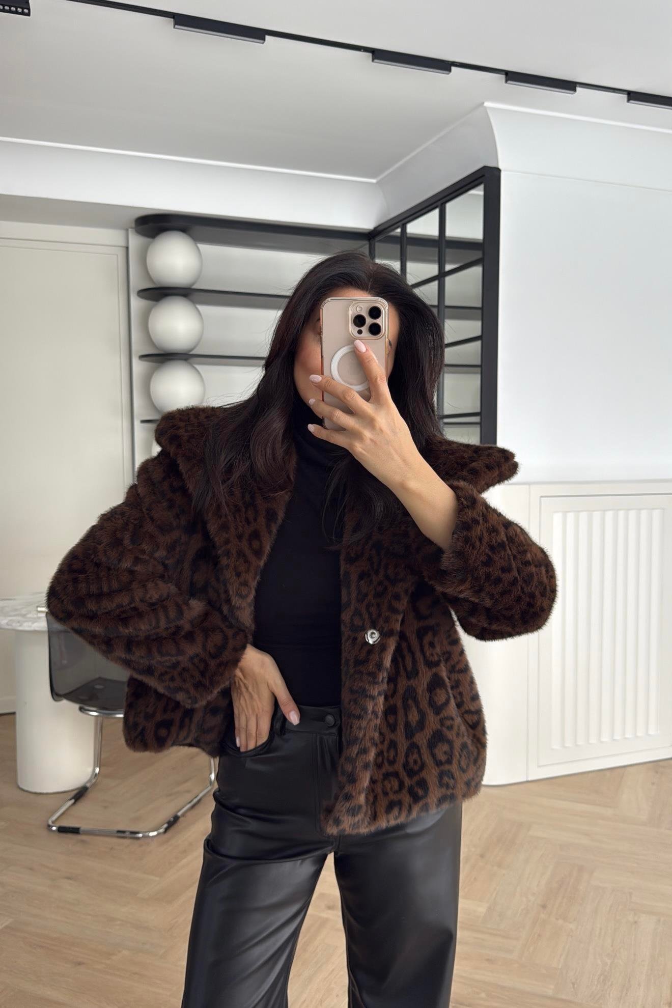 LEOPAR DESENLİ GENİŞ YAKA KÜRK 