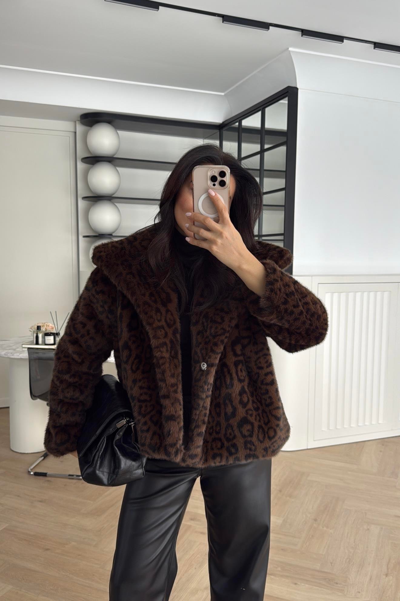 LEOPAR DESENLİ GENİŞ YAKA KÜRK 