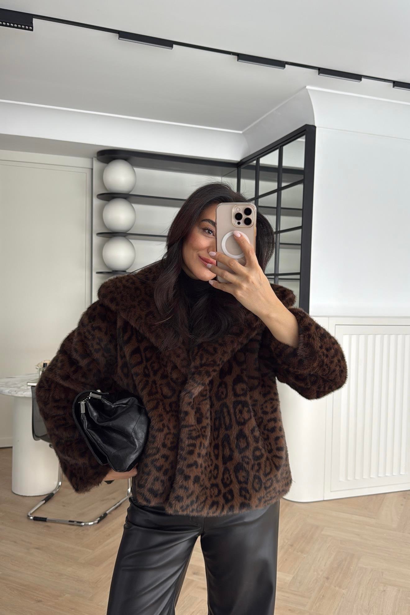 LEOPAR DESENLİ GENİŞ YAKA KÜRK 