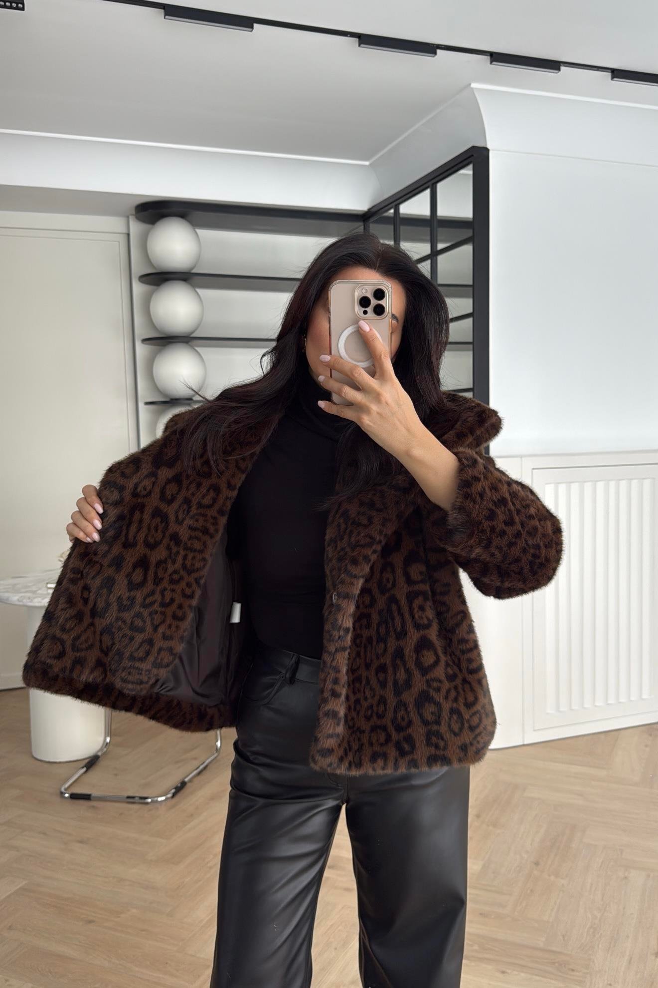 LEOPAR DESENLİ GENİŞ YAKA KÜRK 