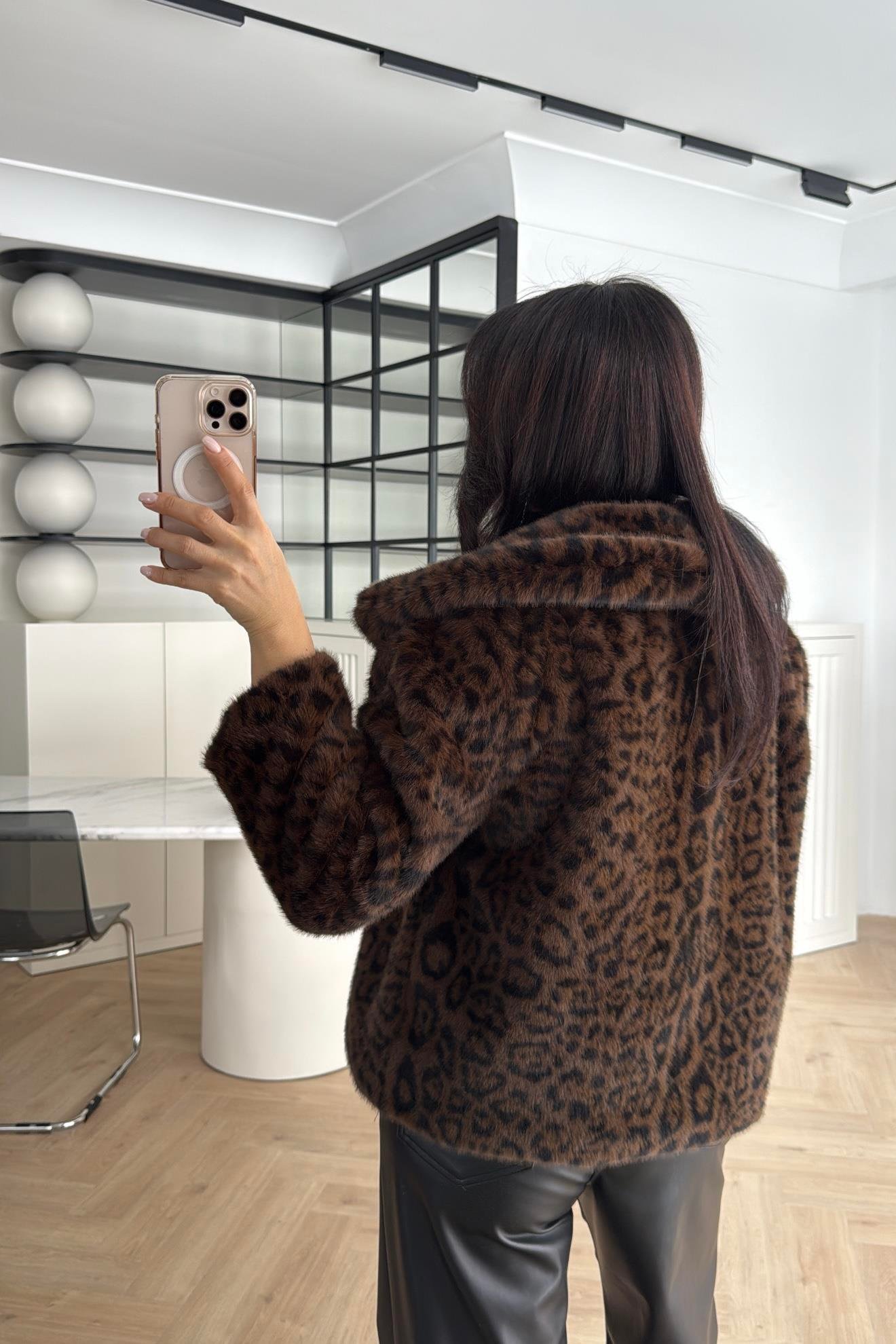 LEOPAR DESENLİ GENİŞ YAKA KÜRK 