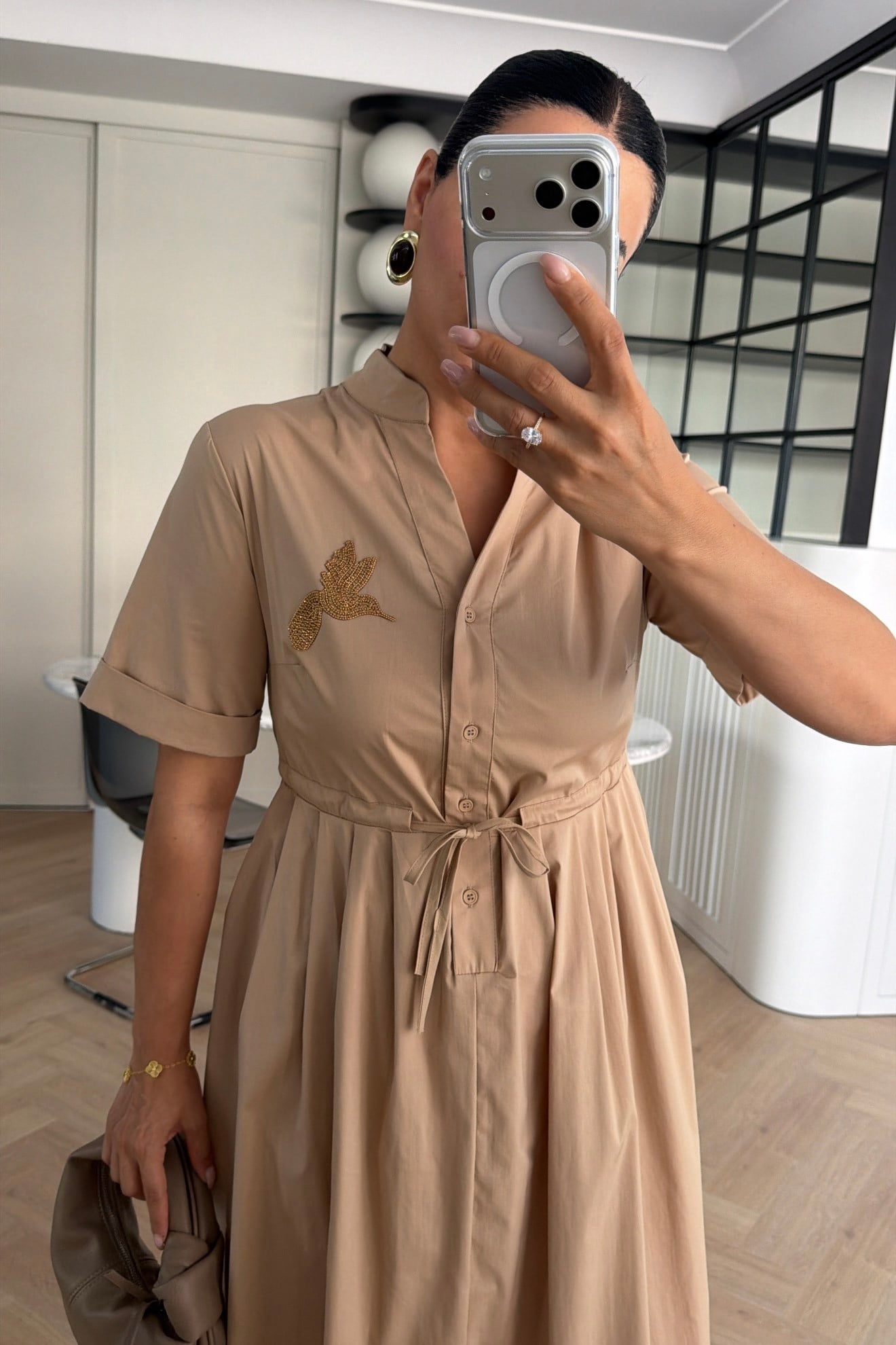 MARKA MODEL BELDEN BÜZGÜLÜ ELBİSE CAMEL 
