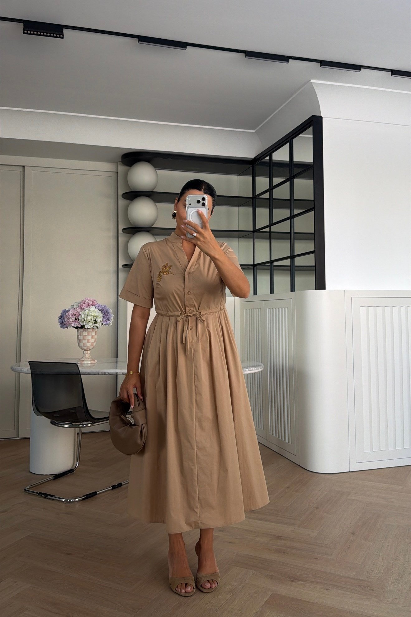 MARKA MODEL BELDEN BÜZGÜLÜ ELBİSE CAMEL 