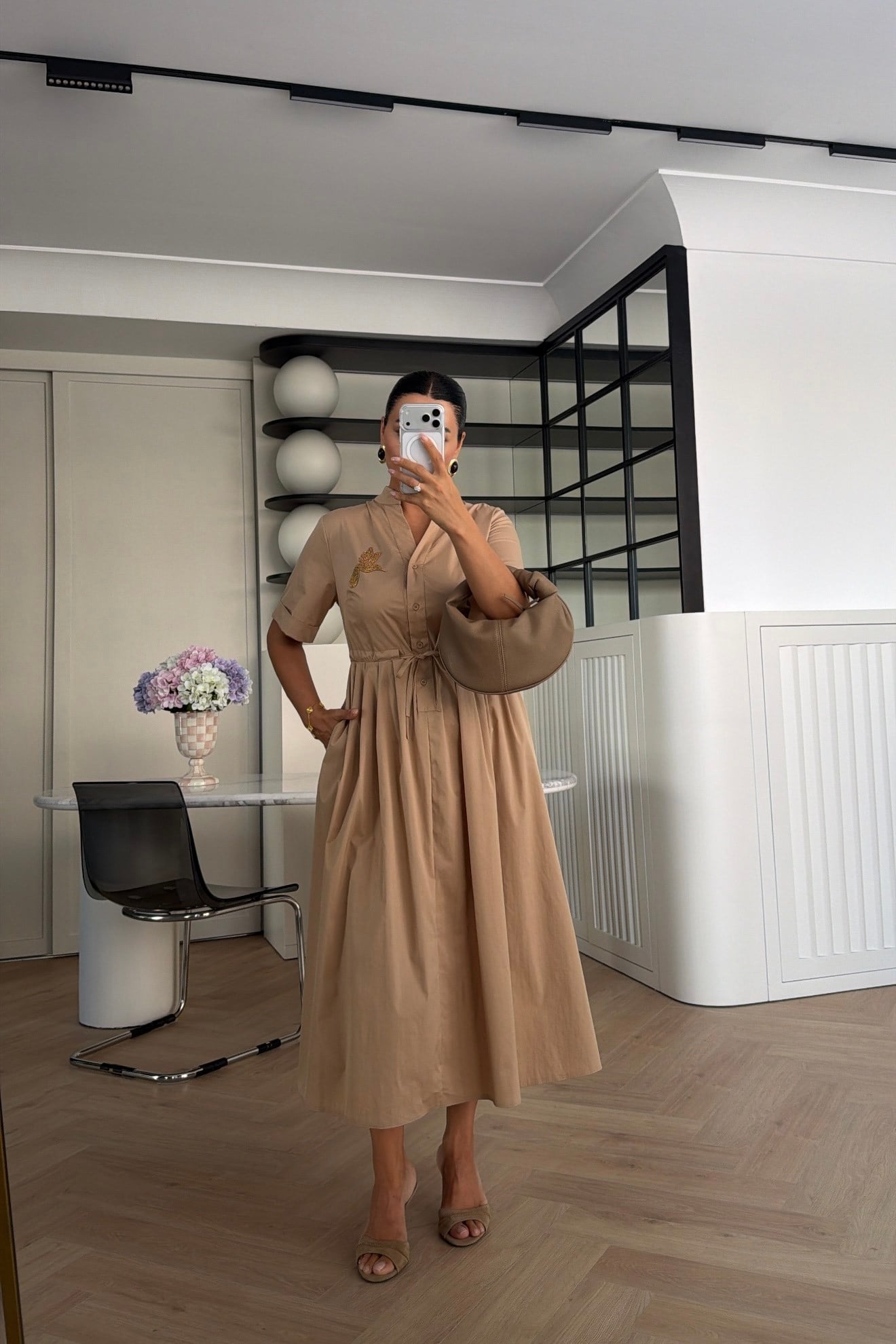 MARKA MODEL BELDEN BÜZGÜLÜ ELBİSE CAMEL 