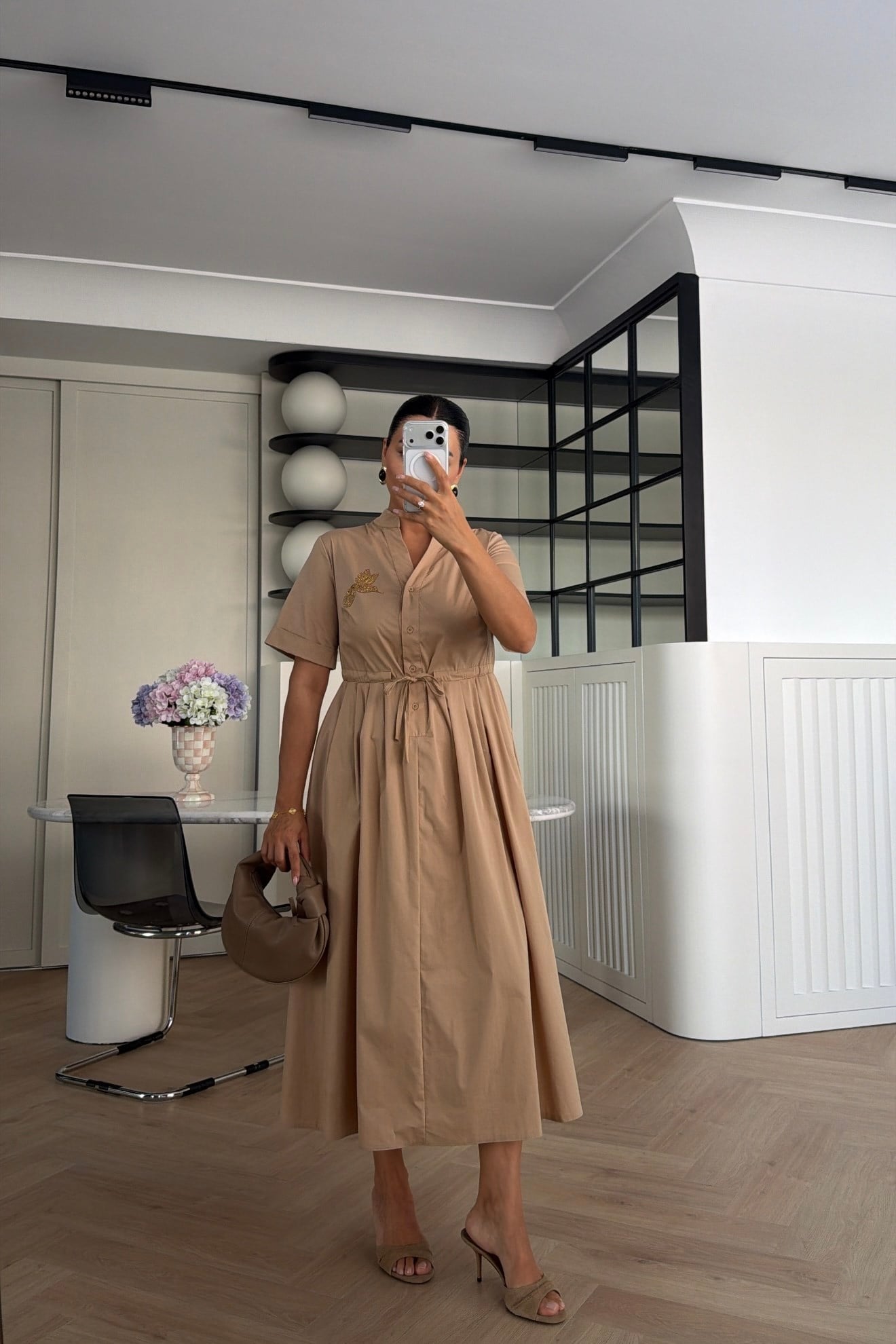 MARKA MODEL BELDEN BÜZGÜLÜ ELBİSE CAMEL 