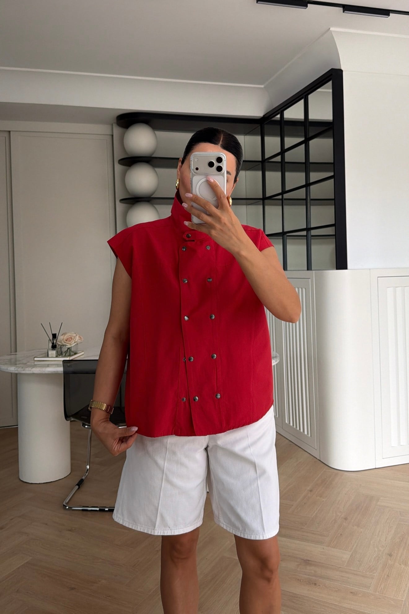 MARKA MODEL DİK YAKA TROKLU SIFIR KOL GÖMLEK KIRMIZI 