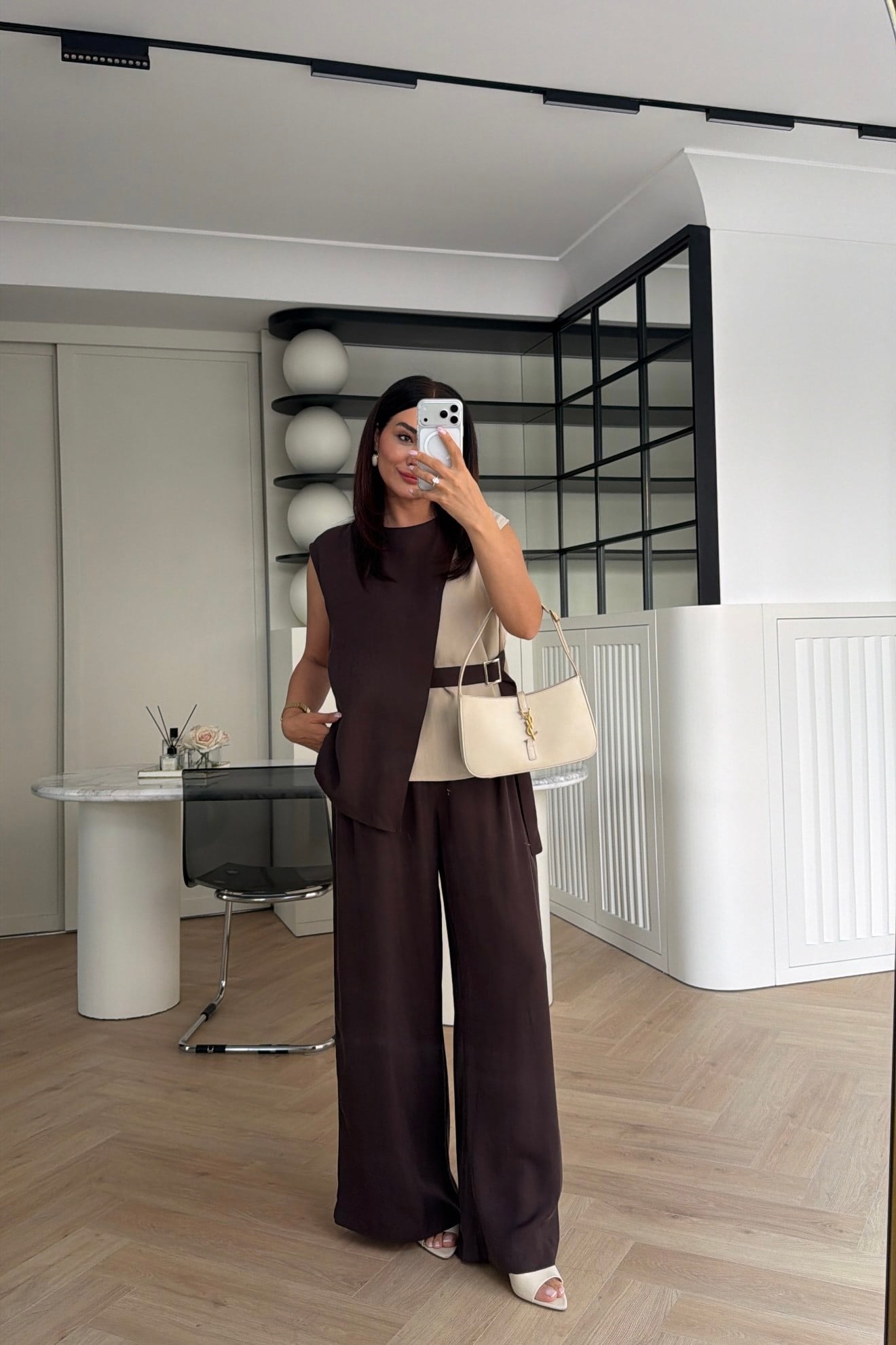 MARKA MODEL GARNİLİ KEMER DETAYLI TENSEL TAKIM KAHVE 