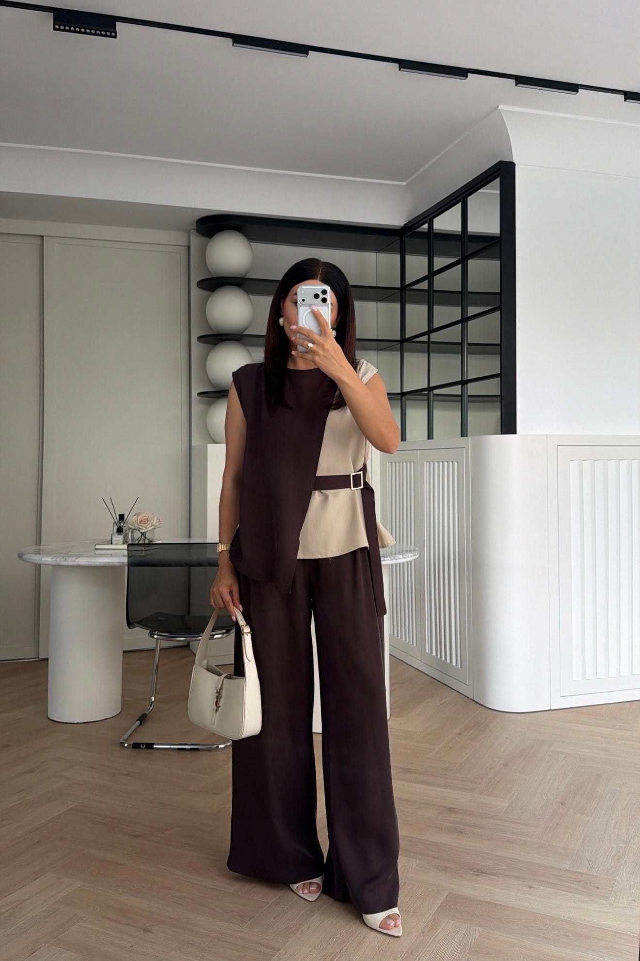 MARKA MODEL GARNİLİ KEMER DETAYLI TENSEL TAKIM KAHVE 