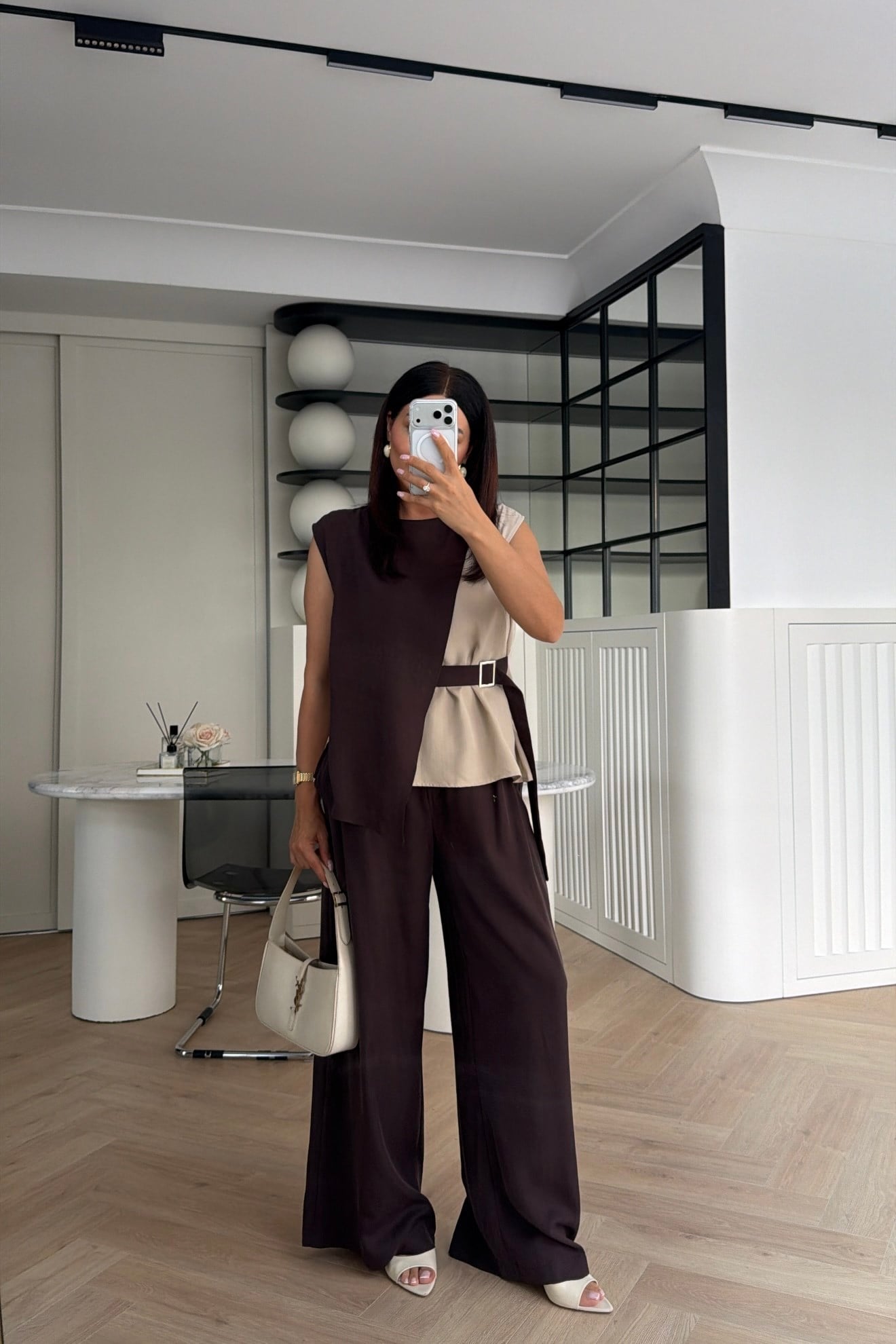 MARKA MODEL GARNİLİ KEMER DETAYLI TENSEL TAKIM KAHVE 