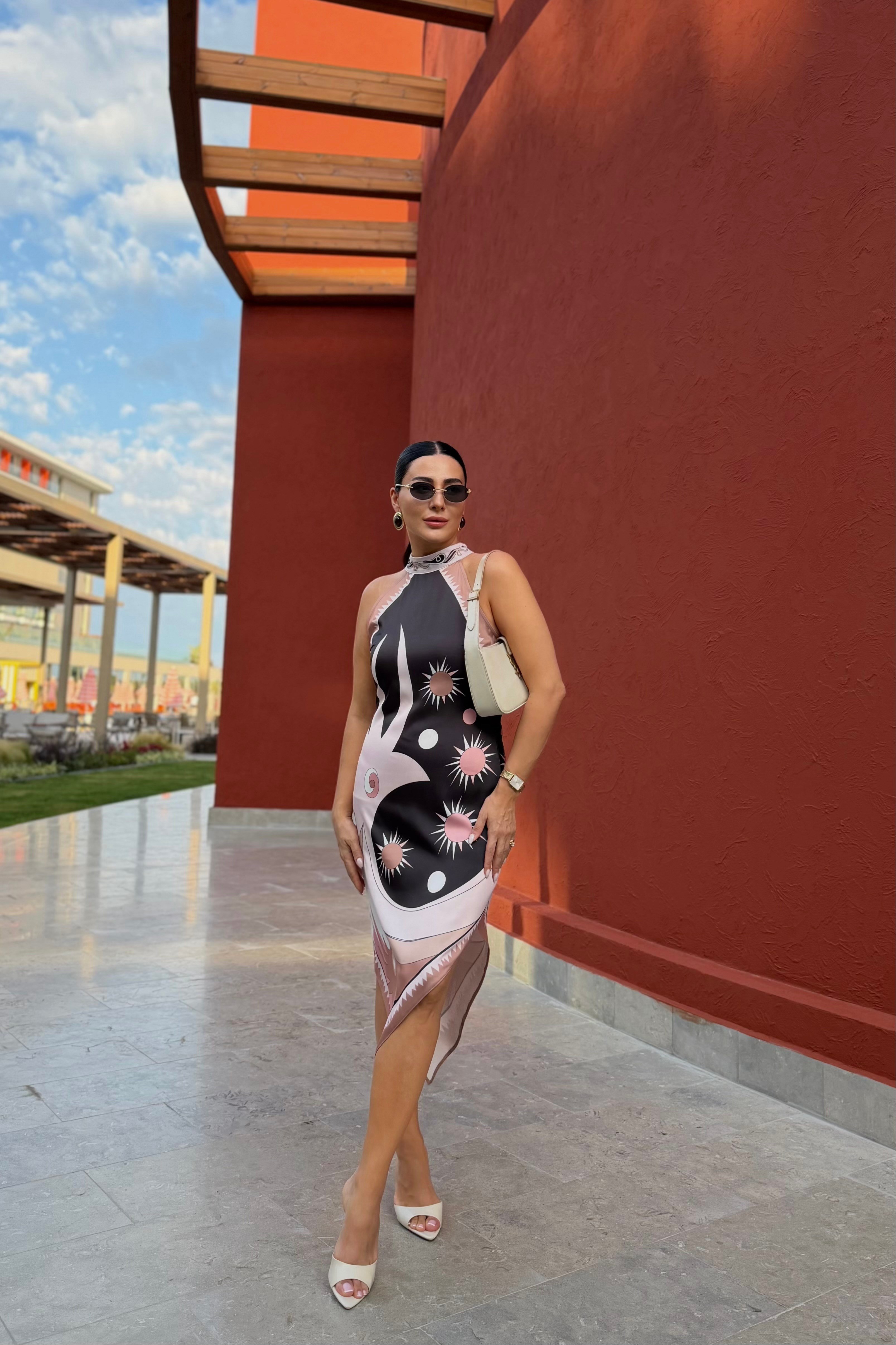 MARKA MODEL HALTER YAKA ASİMETRİK ELBİSE SİYAH PEMBE 