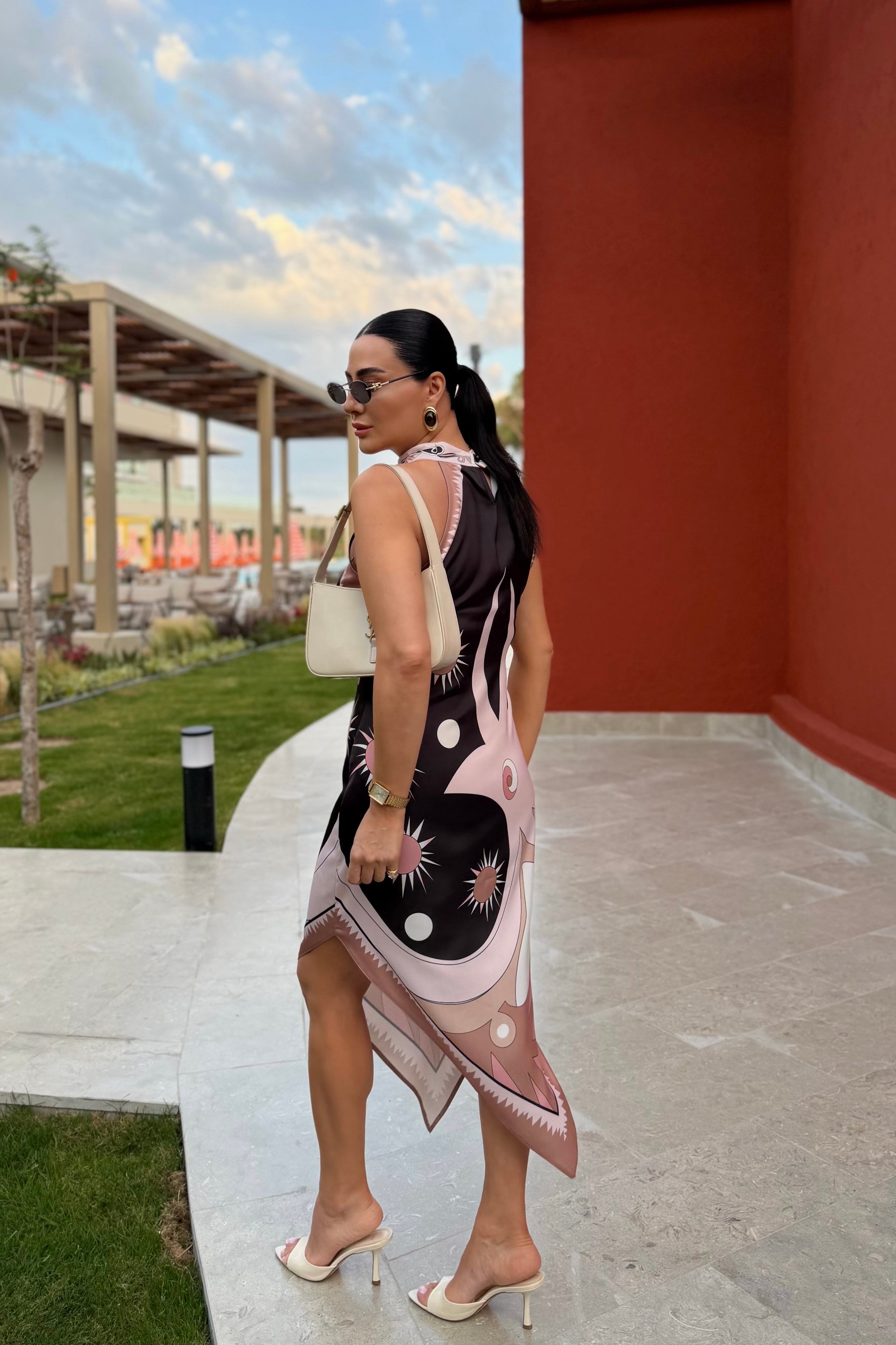MARKA MODEL HALTER YAKA ASİMETRİK ELBİSE SİYAH PEMBE 