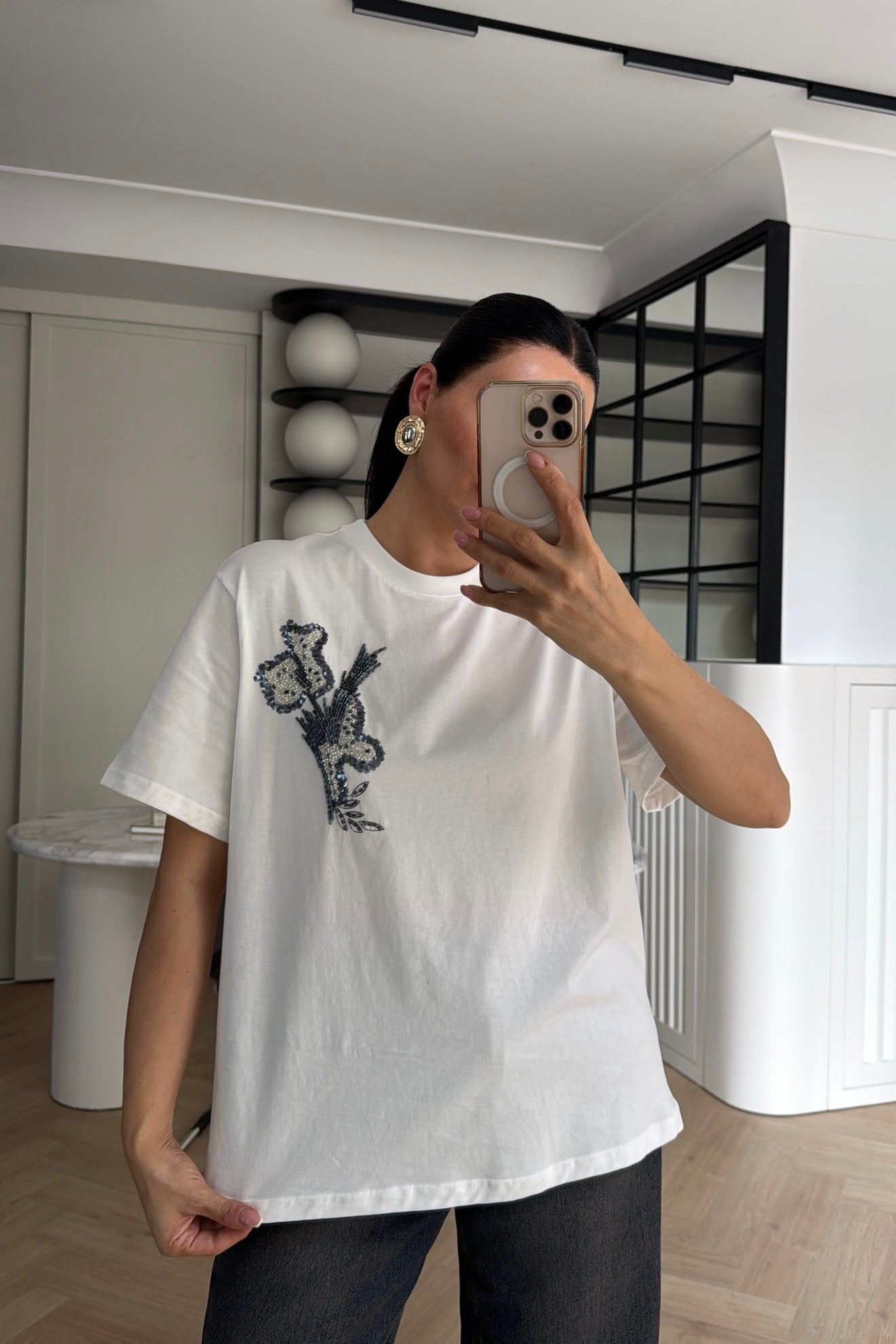 MARKA MODEL İŞLEMELİ TİŞÖRT BEYAZ 