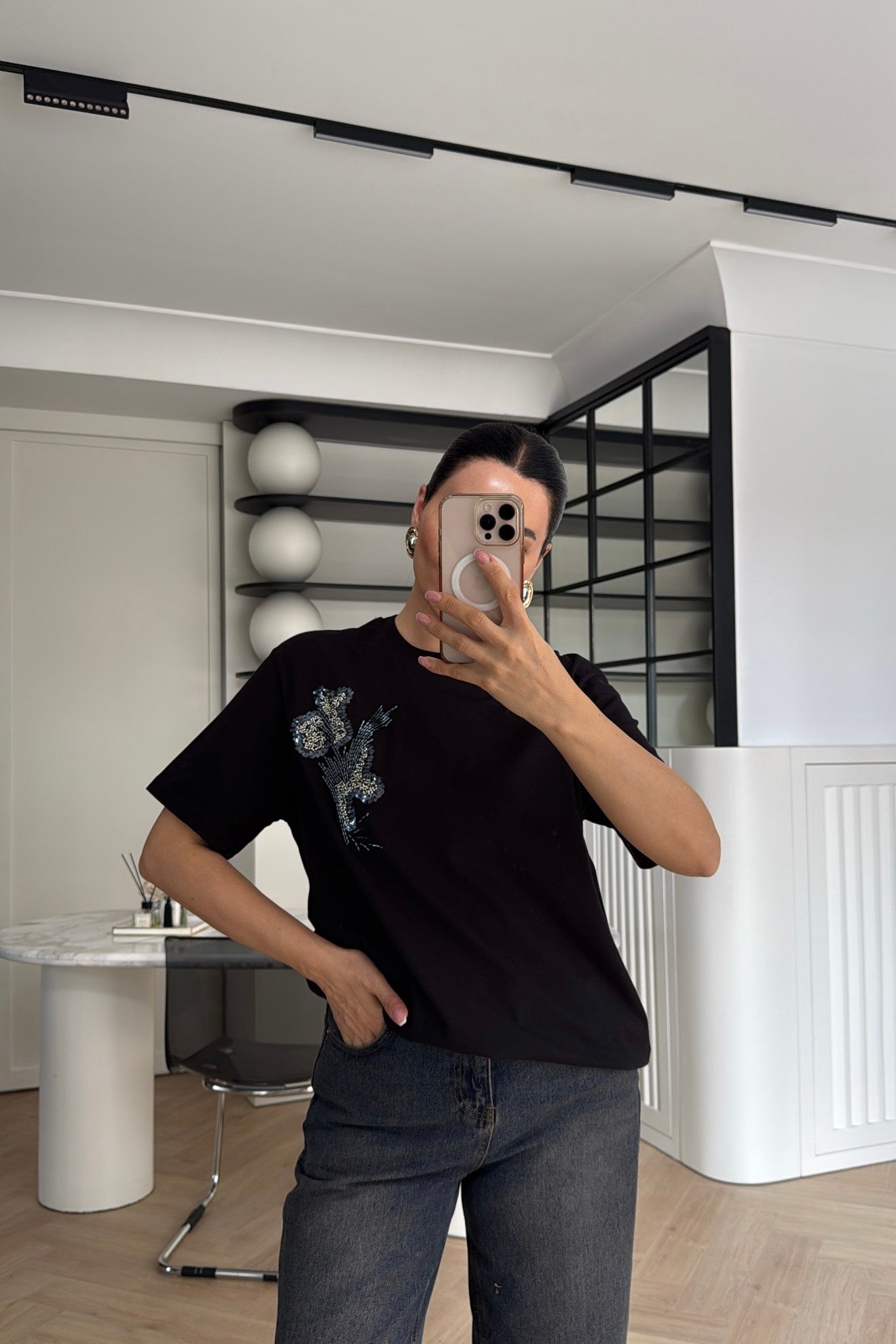 MARKA MODEL İŞLEMELİ TİŞÖRT SİYAH