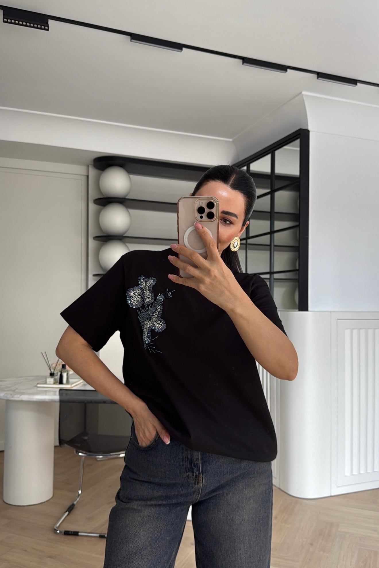 MARKA MODEL İŞLEMELİ TİŞÖRT SİYAH