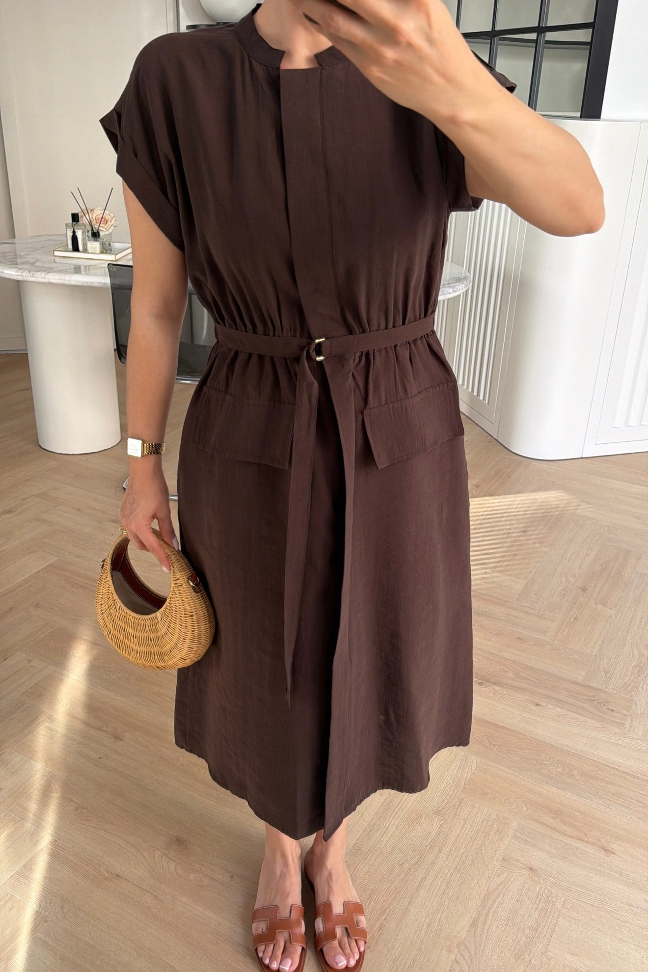 MARKA MODEL KEMERLİ CEP DETAYLI MİDİ ELBİSE KAHVE