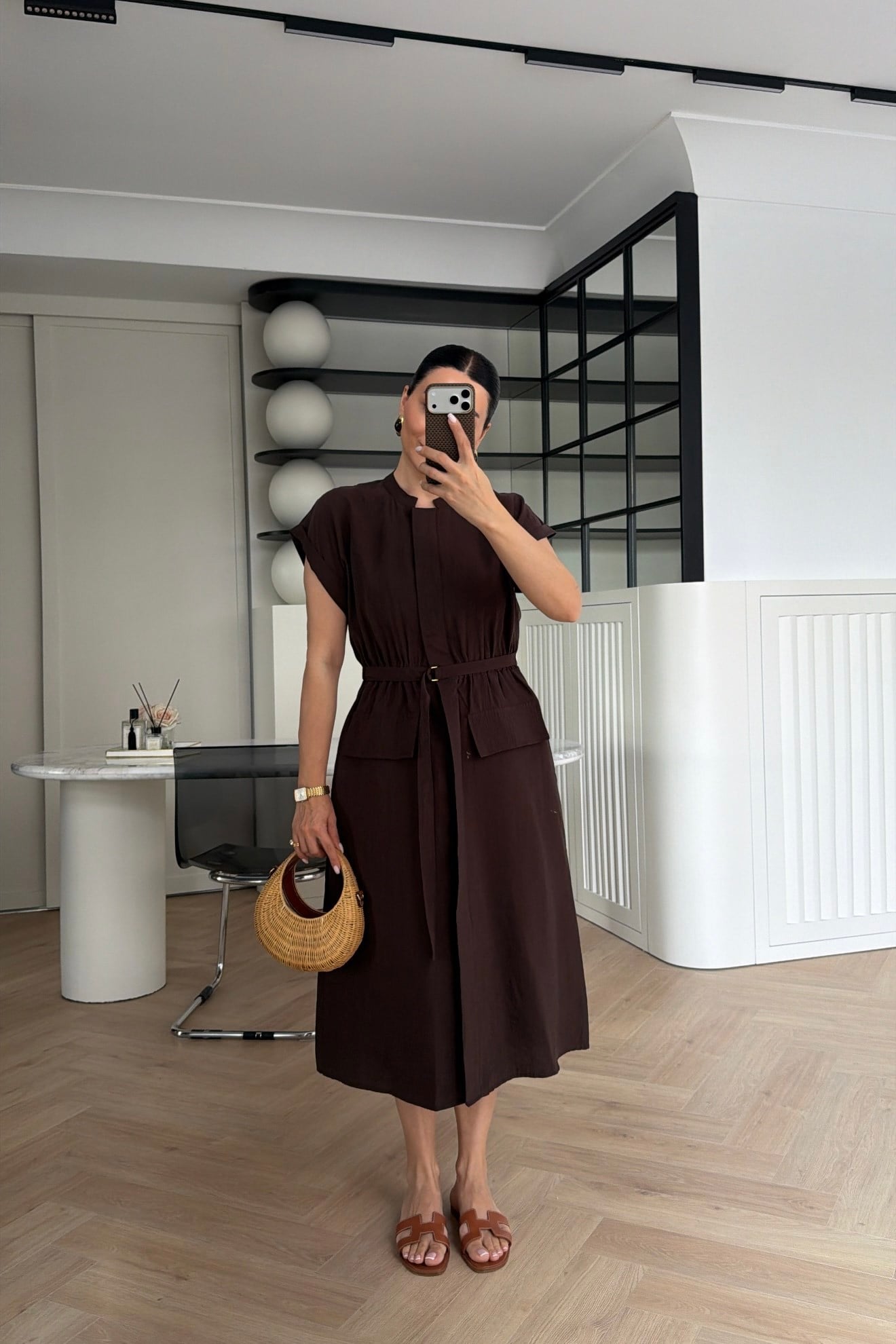 MARKA MODEL KEMERLİ CEP DETAYLI MİDİ ELBİSE KAHVE