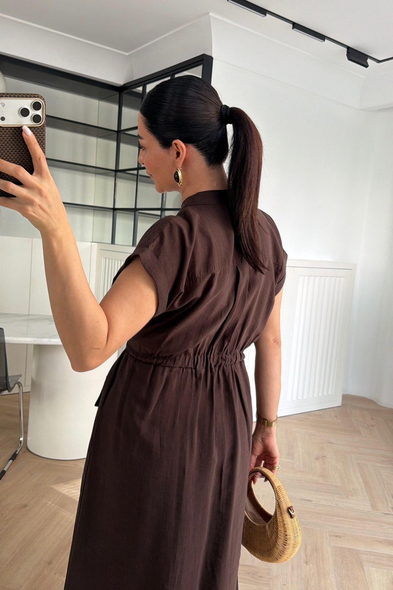 MARKA MODEL KEMERLİ CEP DETAYLI MİDİ ELBİSE KAHVE