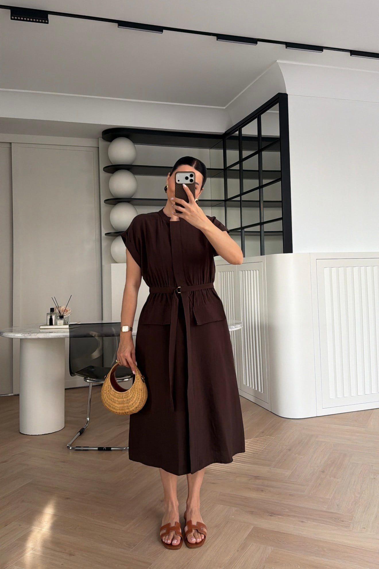 MARKA MODEL KEMERLİ CEP DETAYLI MİDİ ELBİSE KAHVE