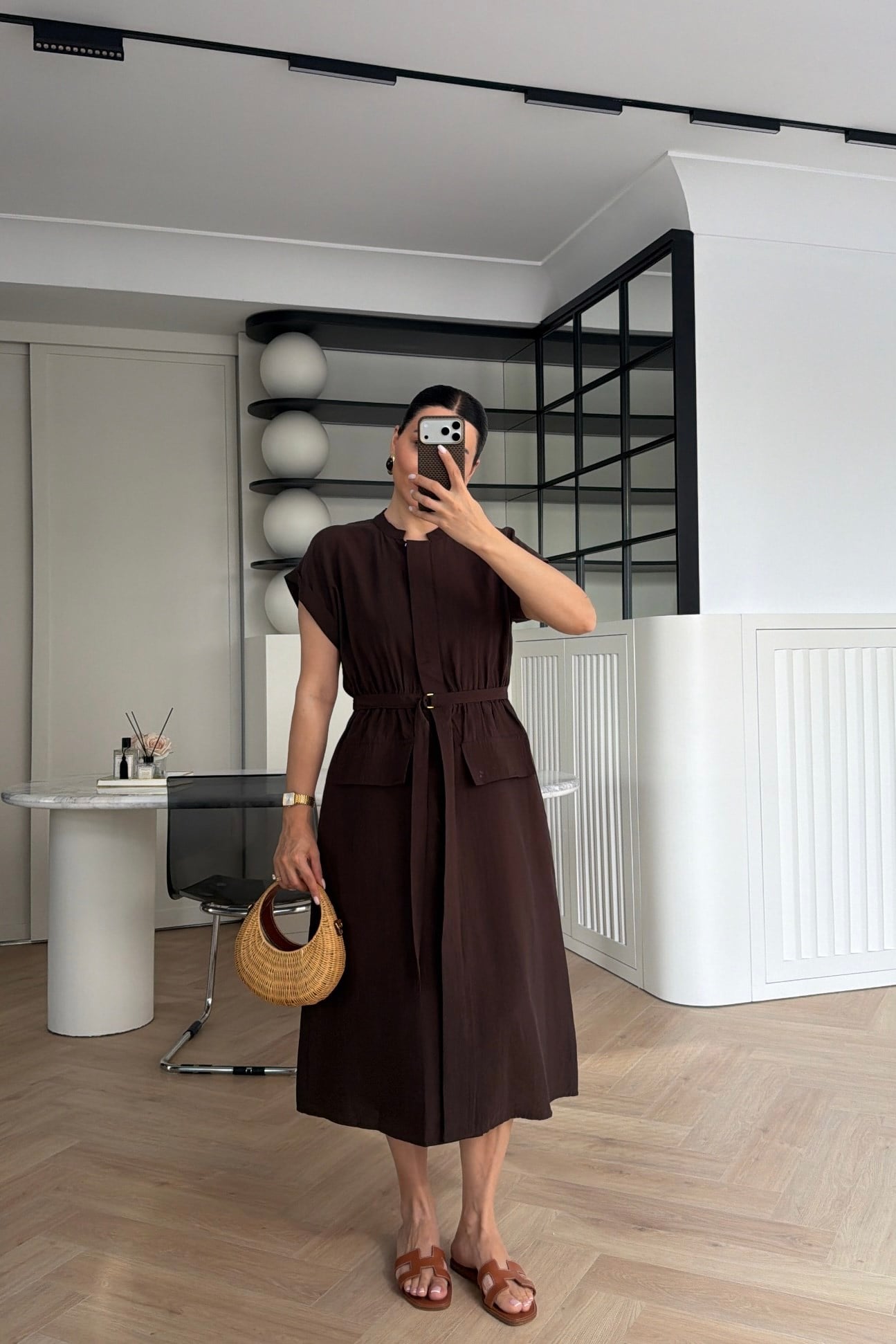 MARKA MODEL KEMERLİ CEP DETAYLI MİDİ ELBİSE KAHVE