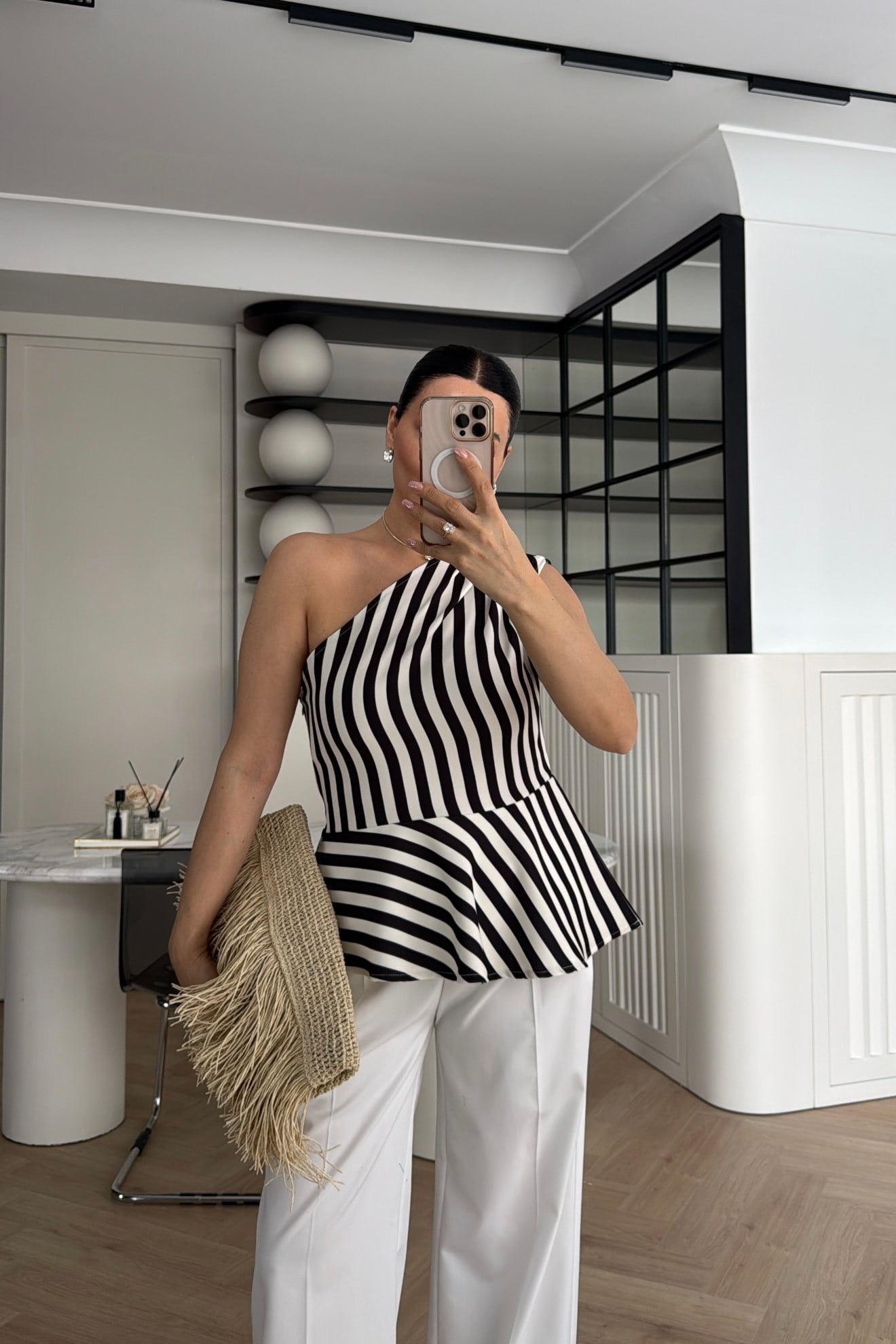 MARKA MODEL TEK OMUZ ÇİZGİLİ BLUZ 