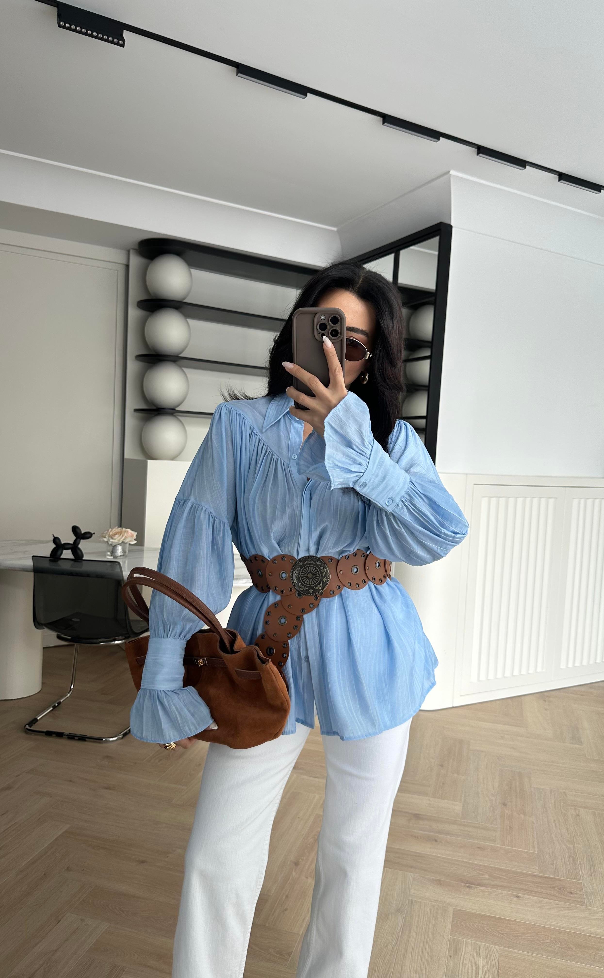 Mavi Renk Büzgülü Kol Detaylı Gömlek