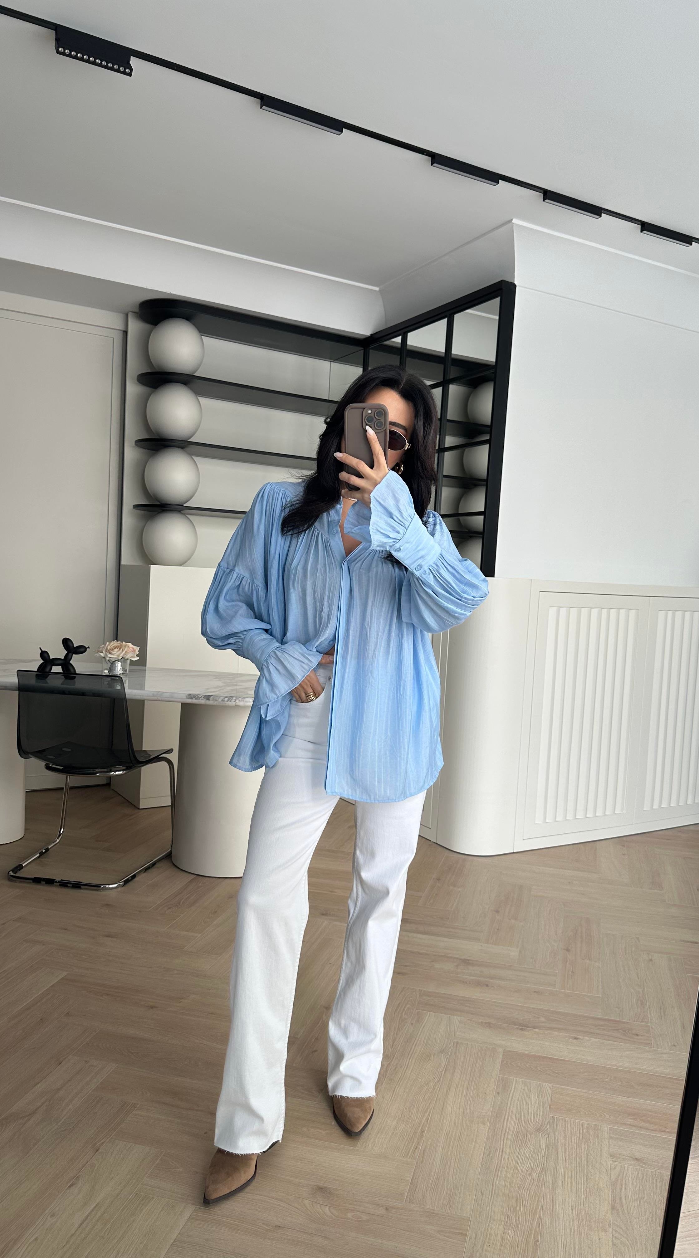 Mavi Renk Büzgülü Kol Detaylı Gömlek