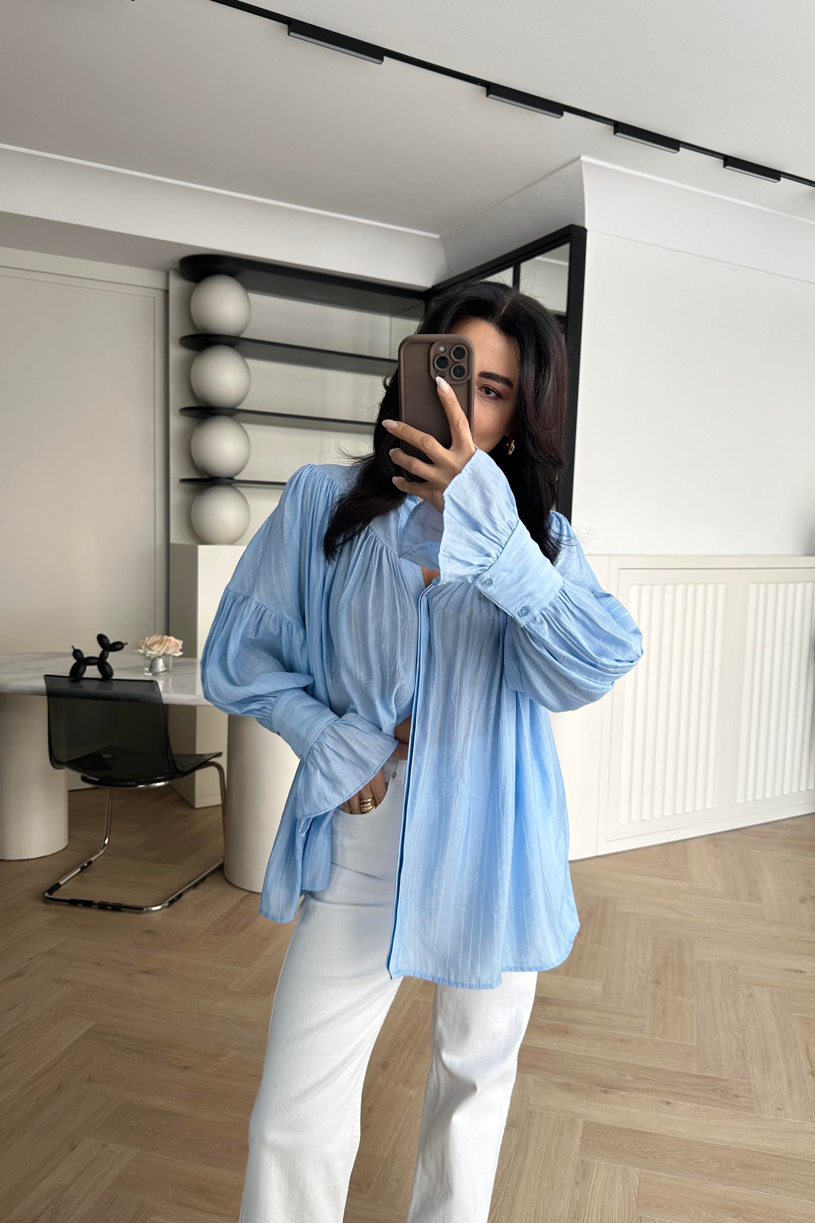 Mavi Renk Büzgülü Kol Detaylı Gömlek