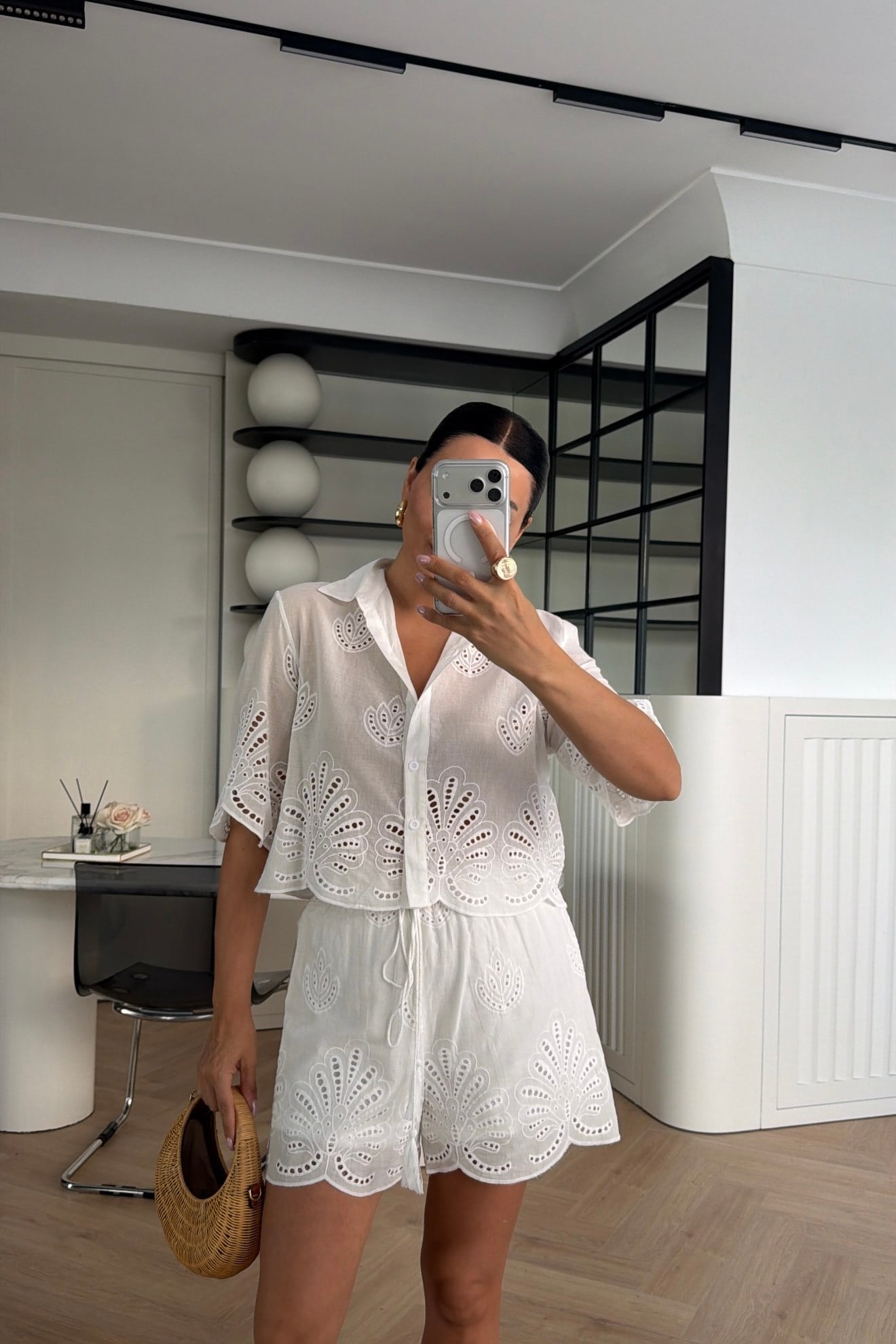 NAKIŞ DETAYLI GÖMLEK ŞORT TAKIM BEYAZ 