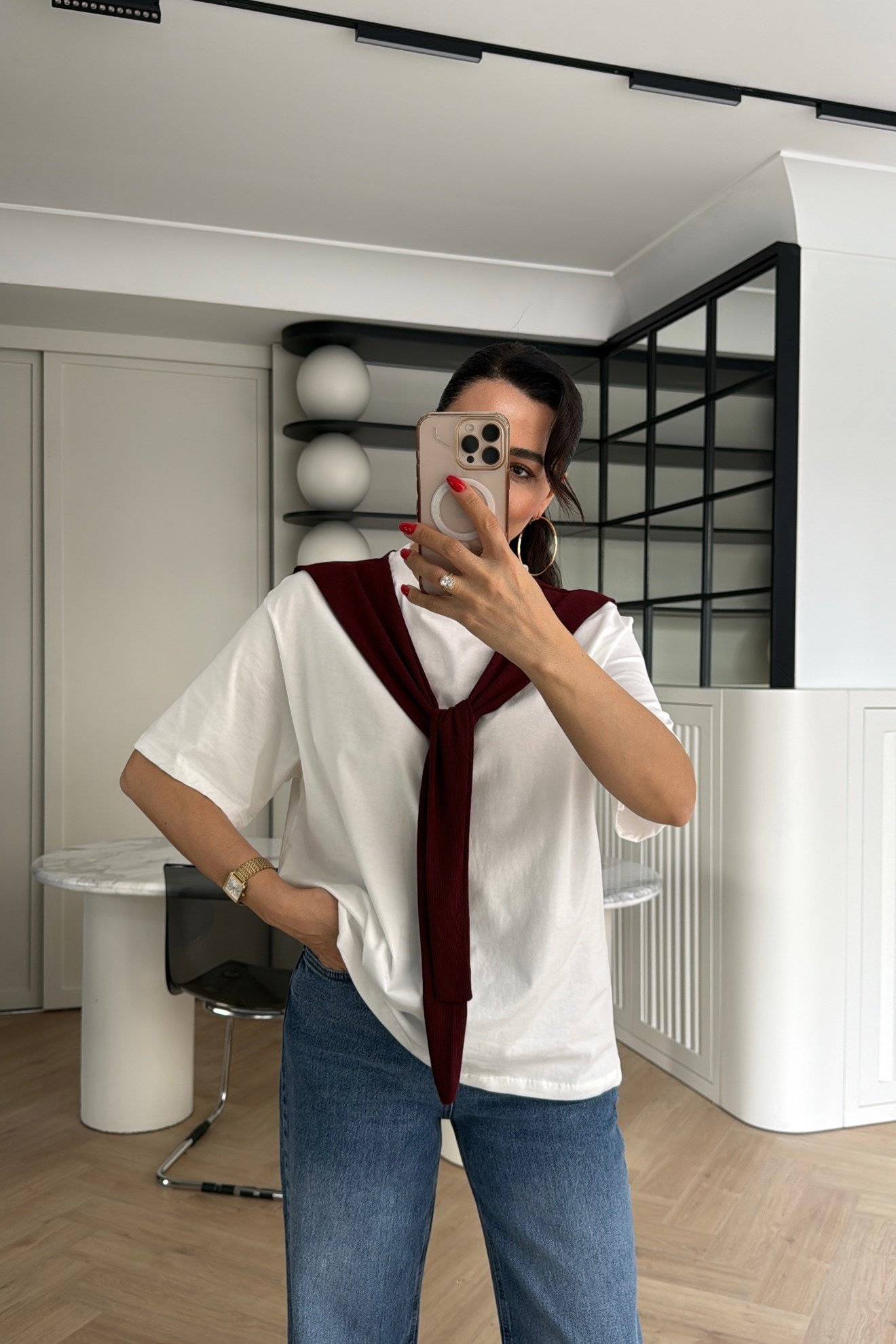 OMUZ DETAYLI BORDO RENKLİ BASİC TİŞÖRT BEYAZ 