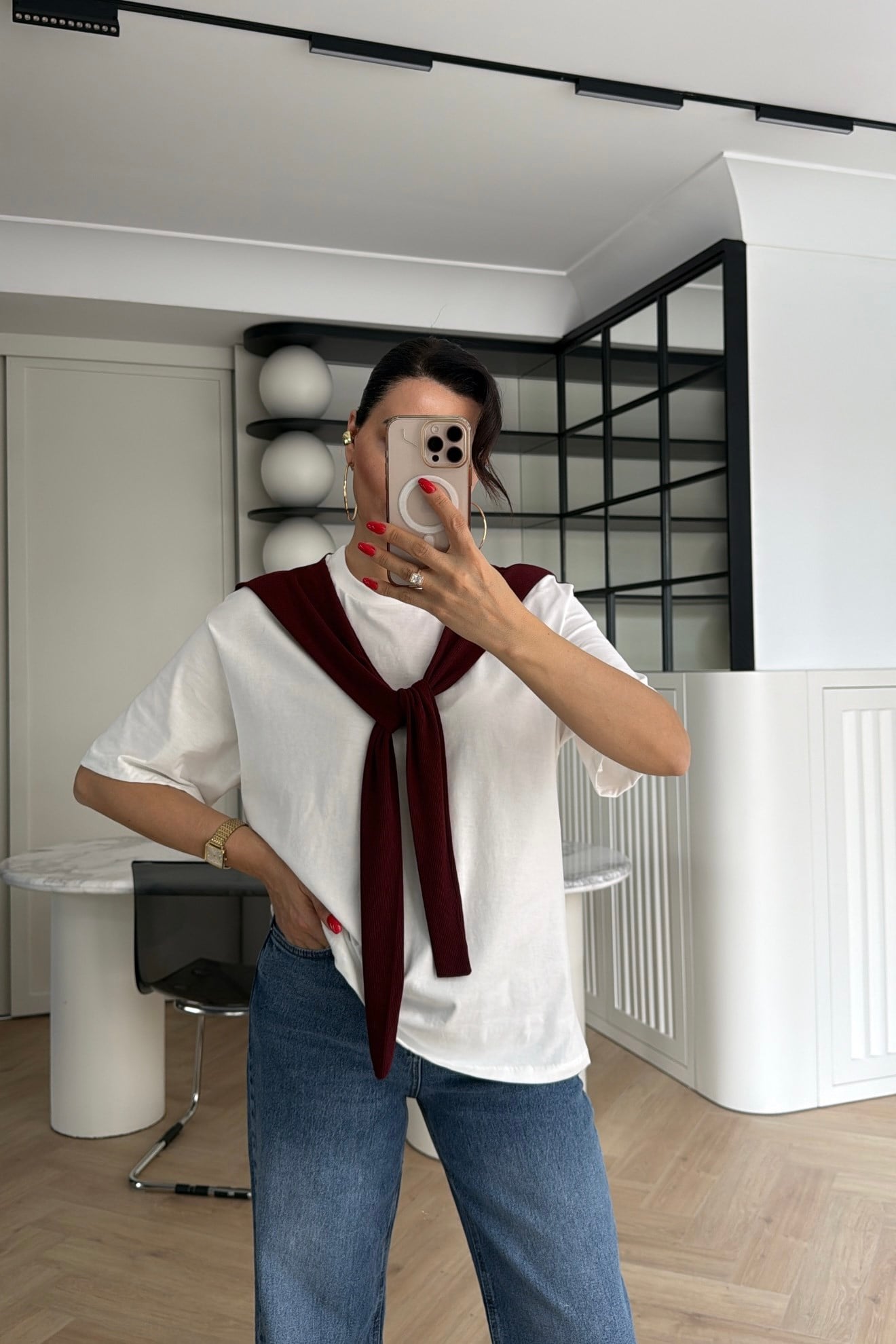 OMUZ DETAYLI BORDO RENKLİ BASİC TİŞÖRT BEYAZ 