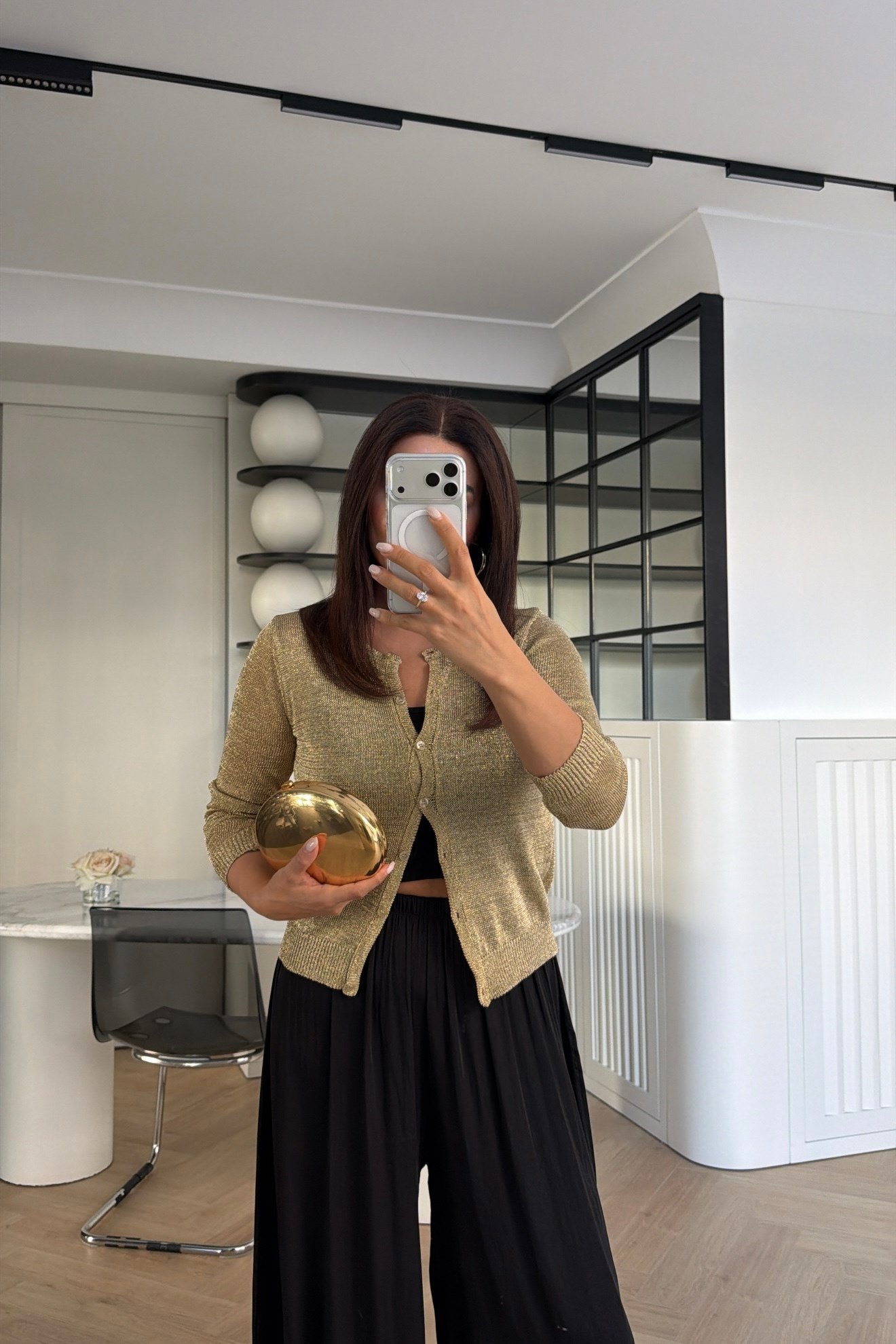 ÖNDEN DÜĞMELİ GOLD IŞILTILI TRİKO HIRKA  