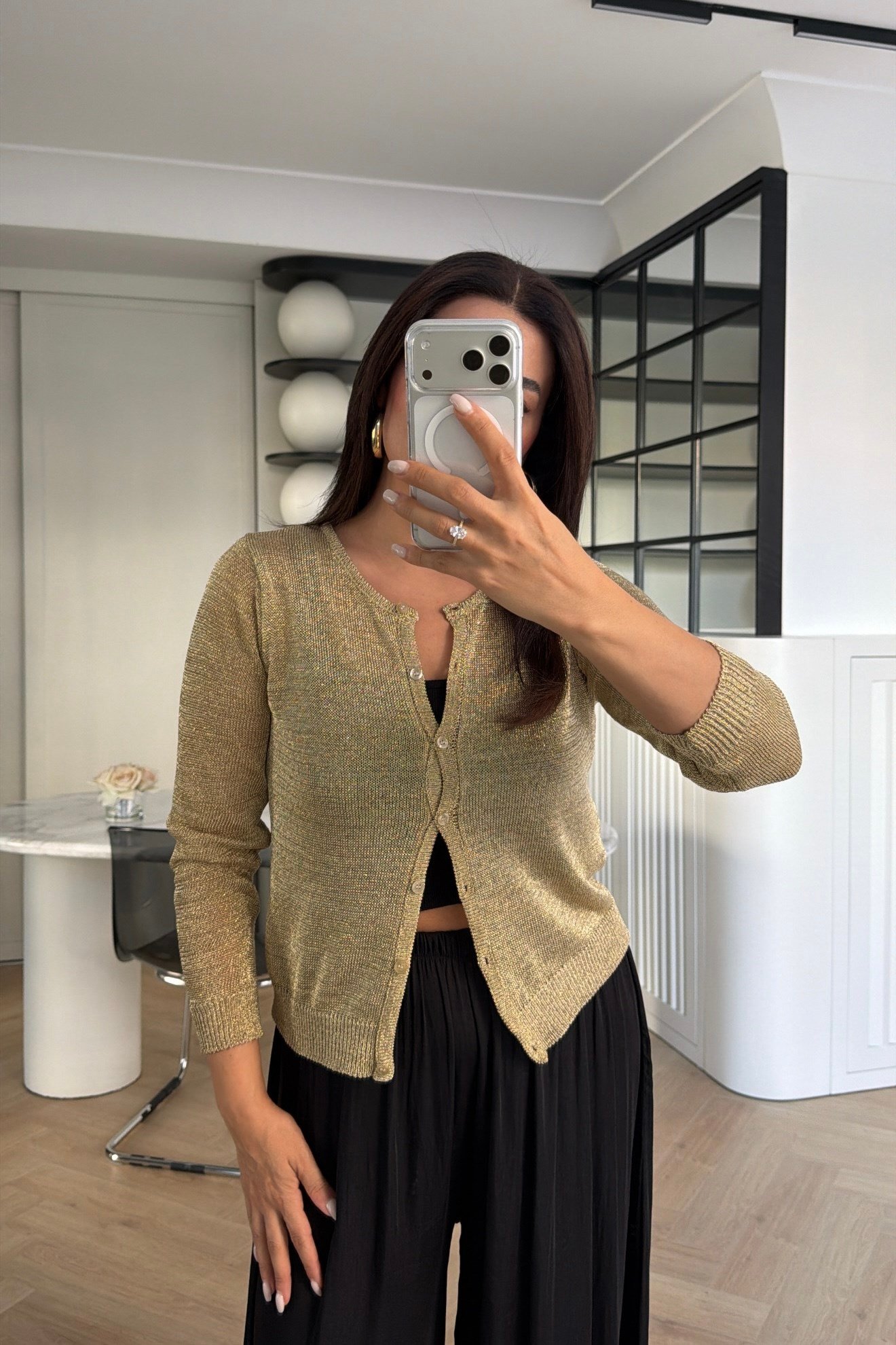 ÖNDEN DÜĞMELİ GOLD IŞILTILI TRİKO HIRKA  