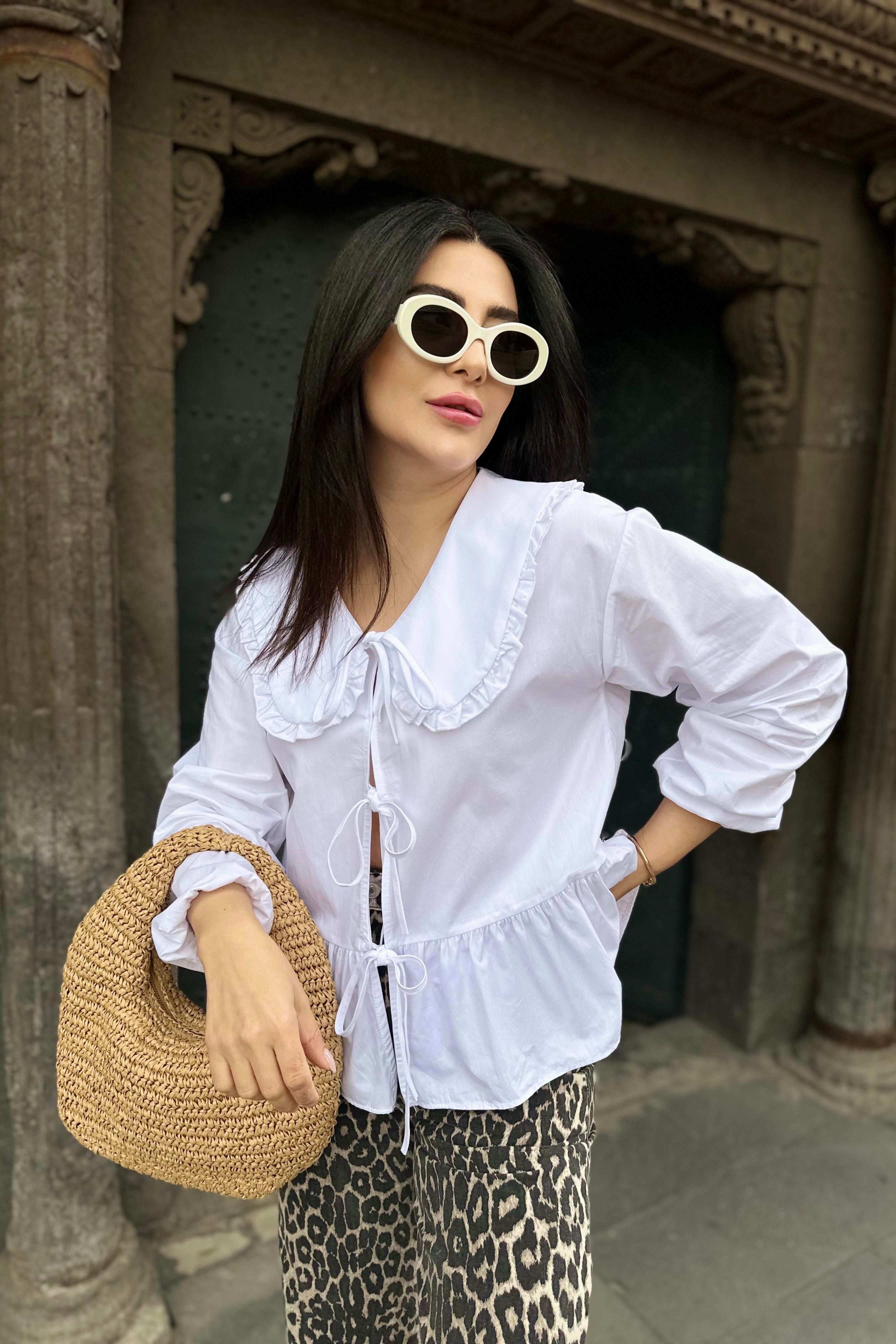 Önü Bağlamalı Bebe Yaka Beyaz Renk Bluz 