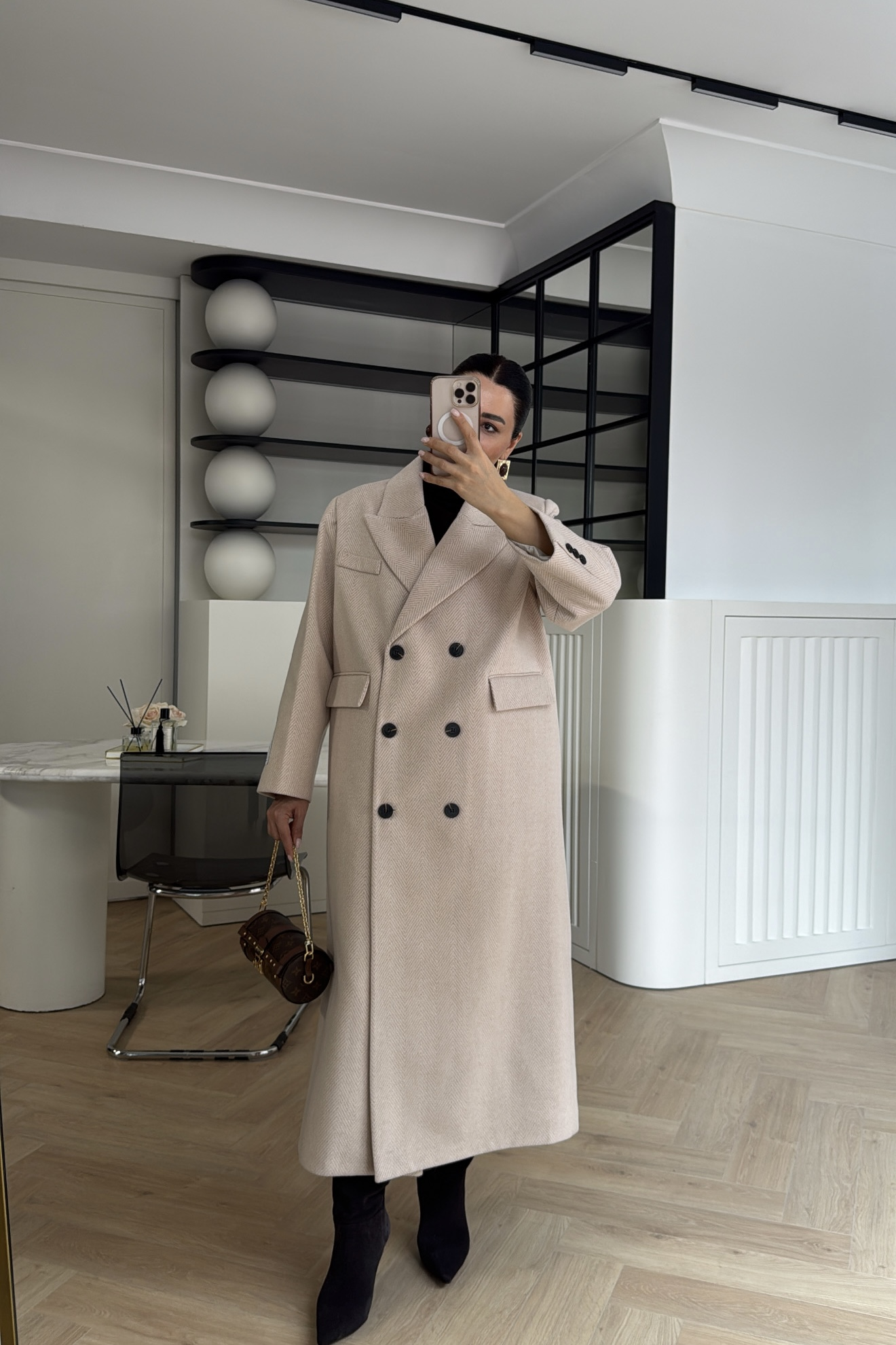 OVERSİZE KOLU ETİKETLİ EKRUVAZE KAŞE KABAN BEJ 