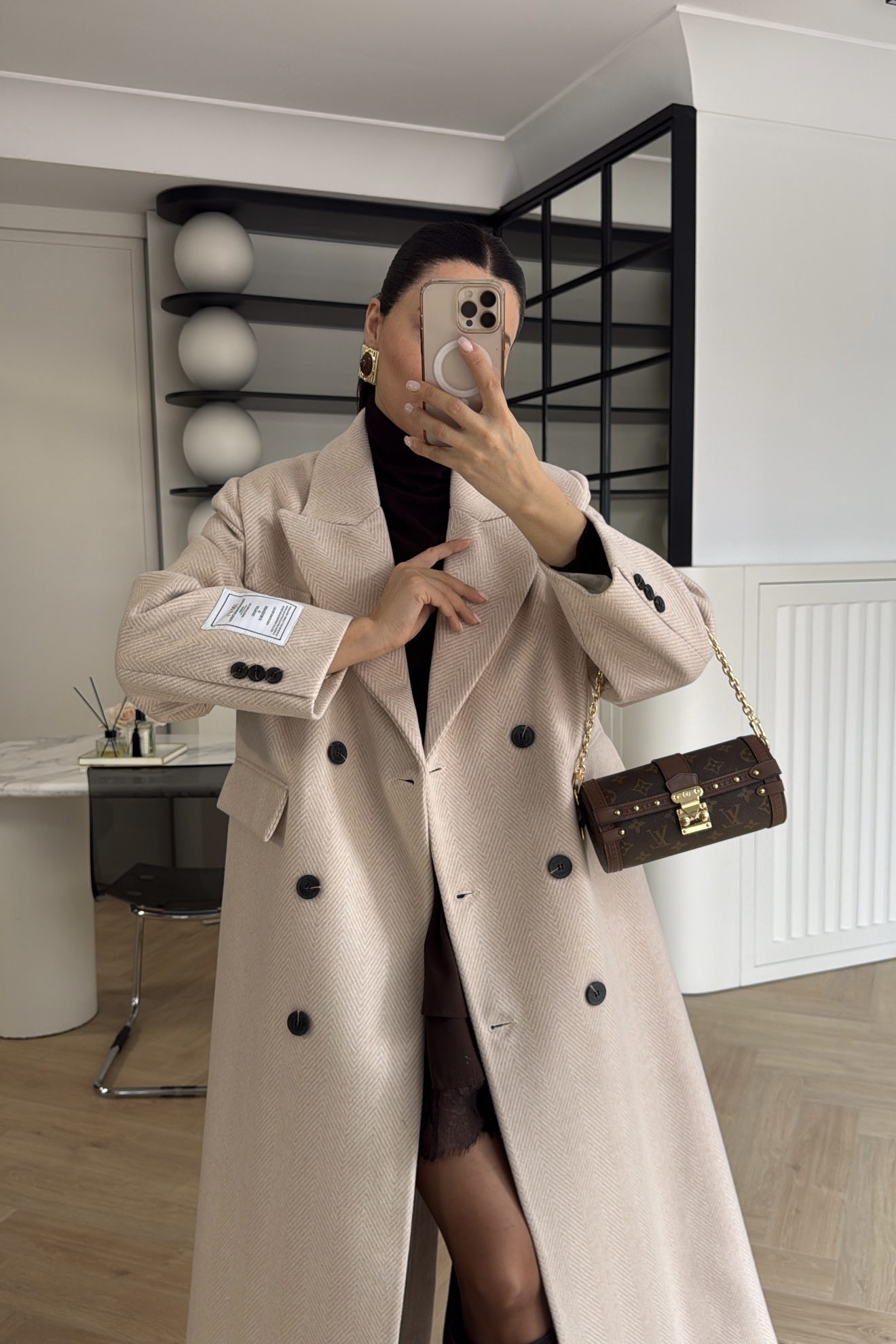 OVERSİZE KOLU ETİKETLİ EKRUVAZE KAŞE KABAN BEJ 