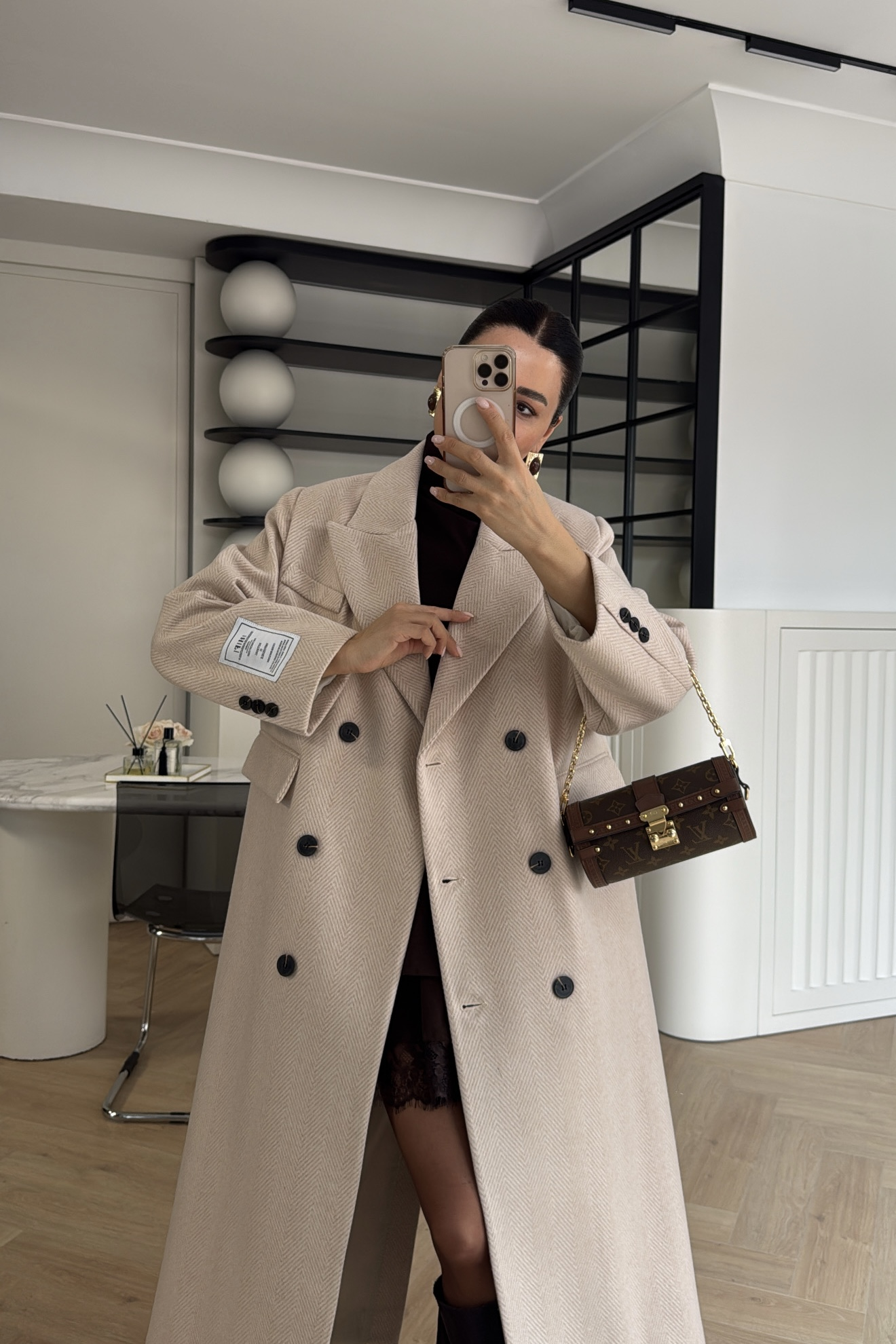 OVERSİZE KOLU ETİKETLİ EKRUVAZE KAŞE KABAN BEJ 