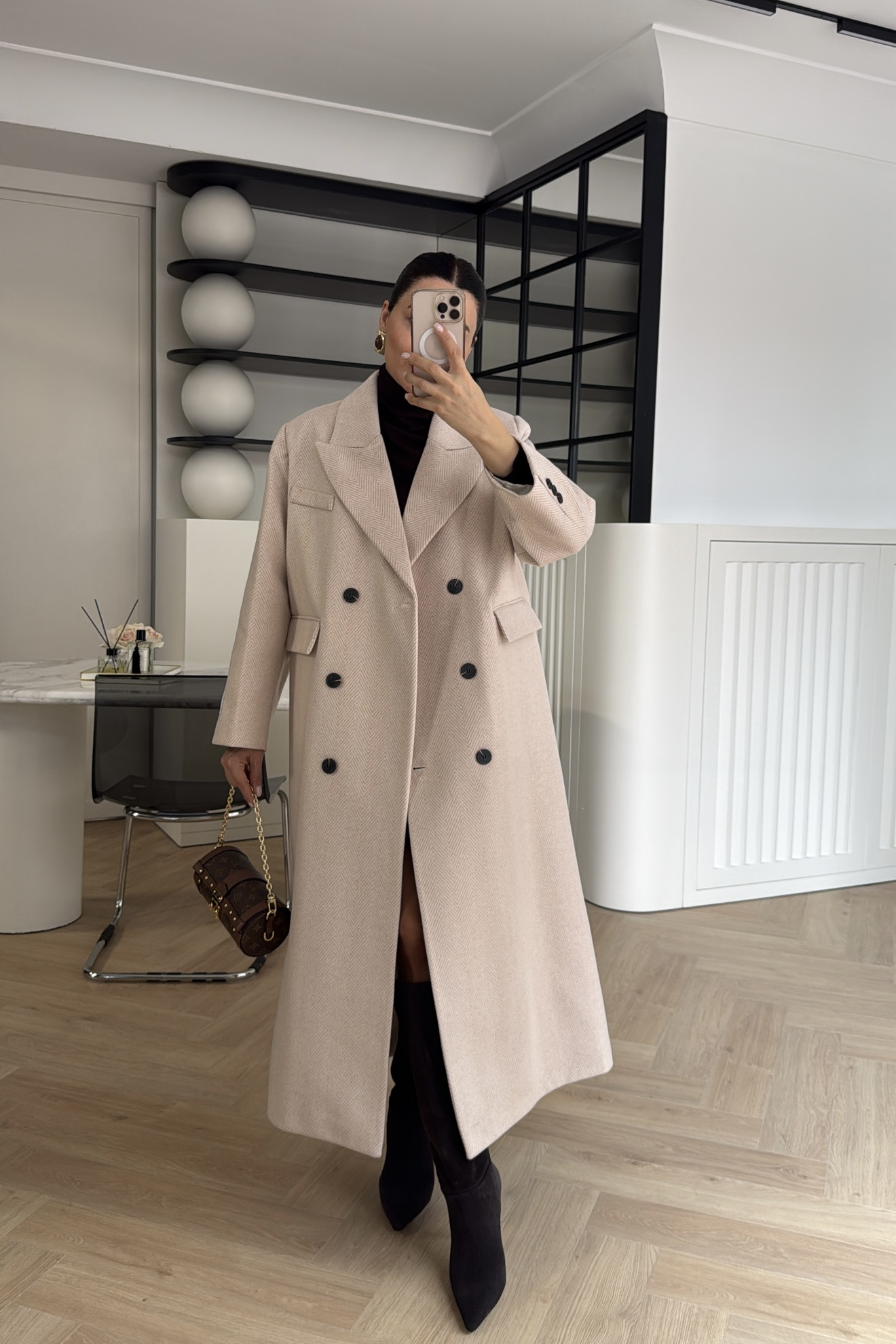 OVERSİZE KOLU ETİKETLİ EKRUVAZE KAŞE KABAN BEJ 