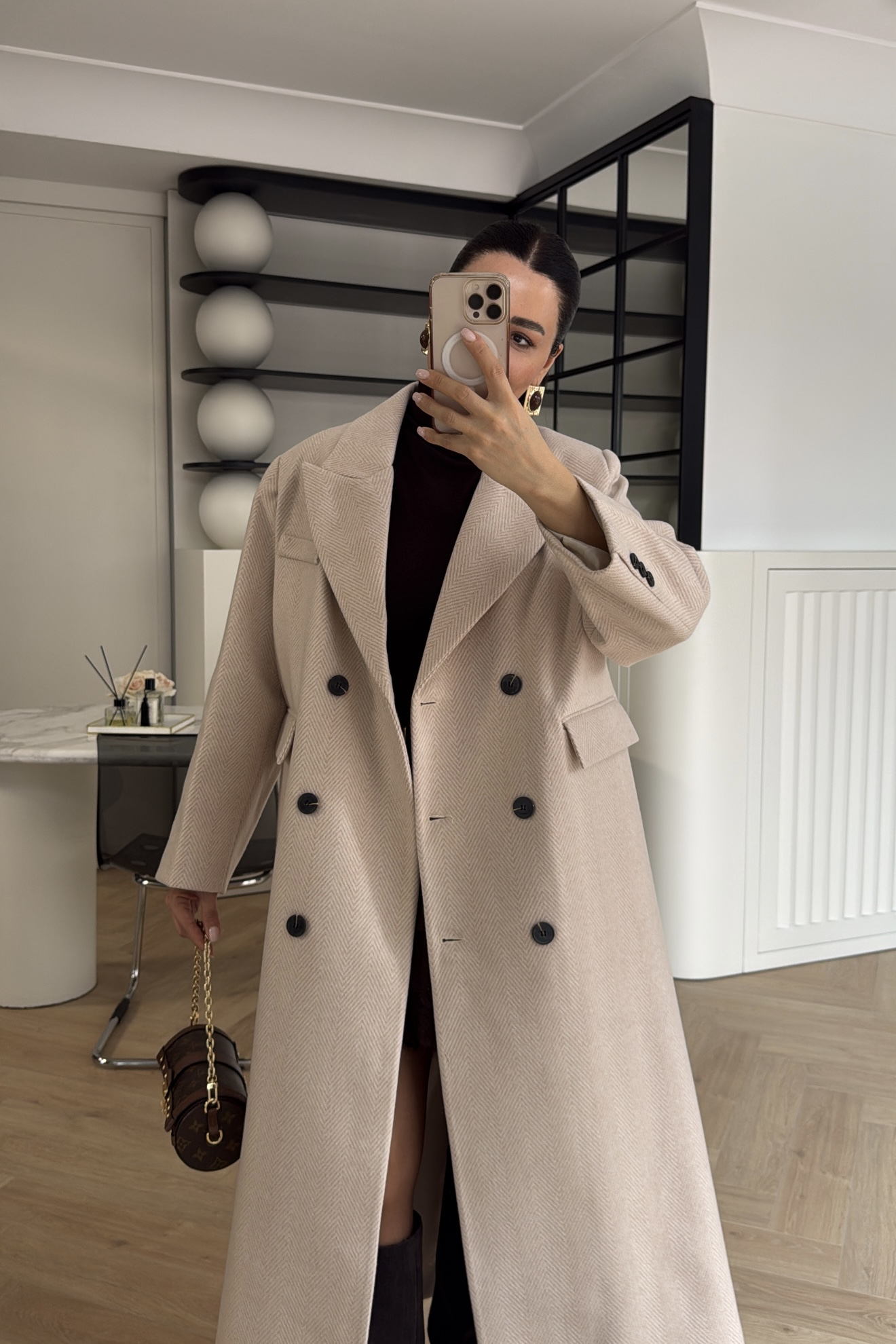 OVERSİZE KOLU ETİKETLİ EKRUVAZE KAŞE KABAN BEJ 