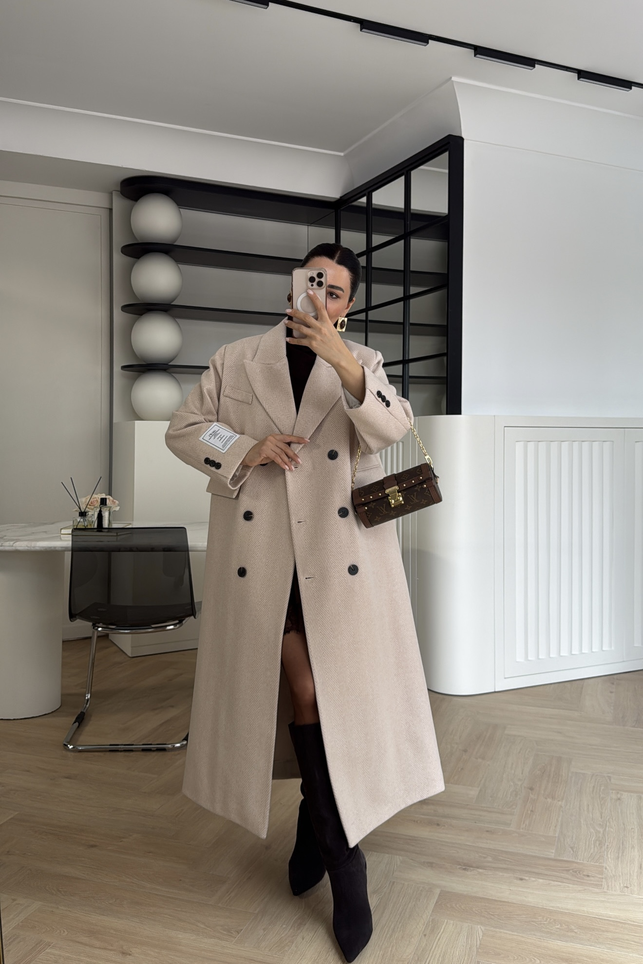 OVERSİZE KOLU ETİKETLİ EKRUVAZE KAŞE KABAN BEJ 