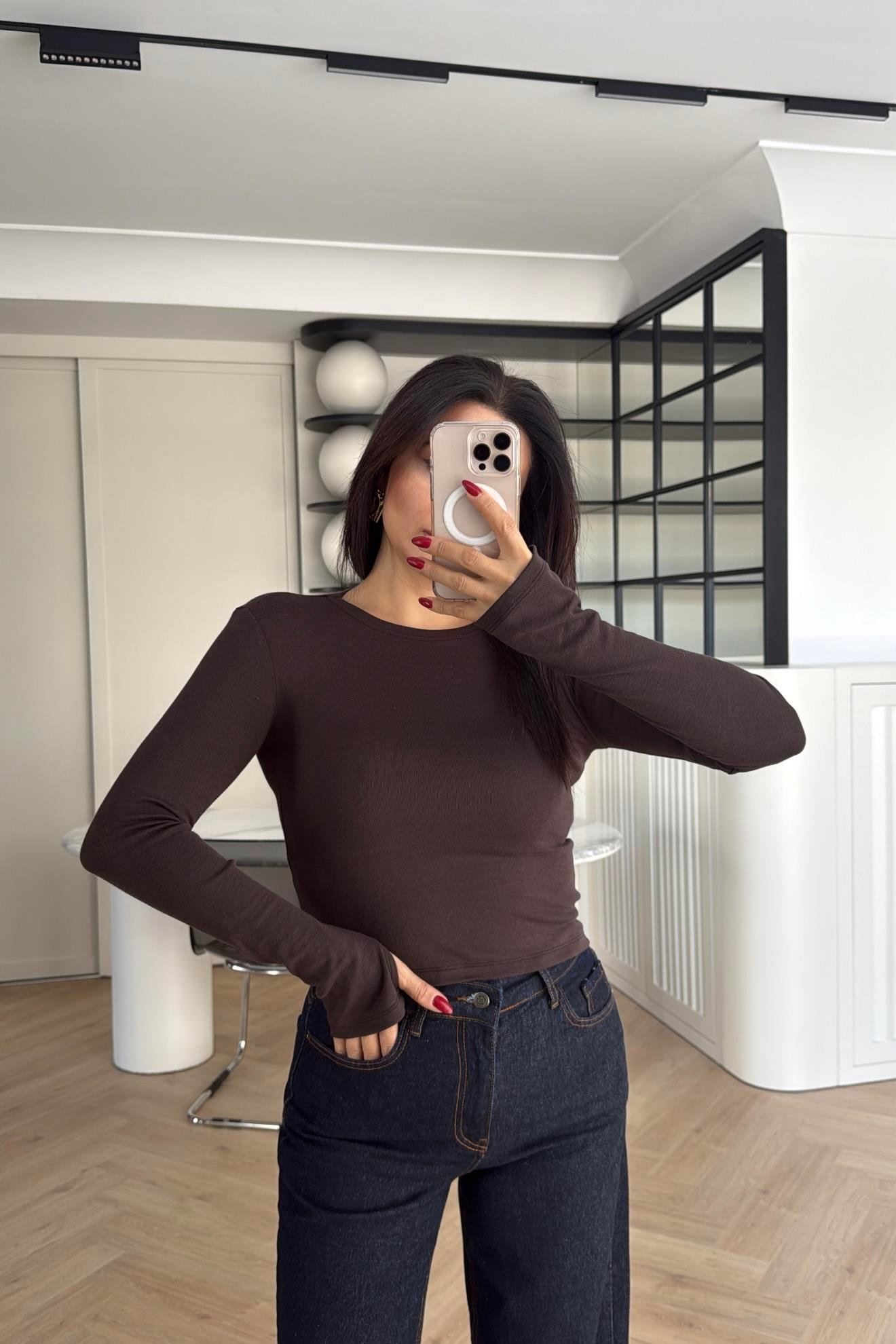 PARMAK GEÇMELİ DİLVİN BLUZ KAHVE