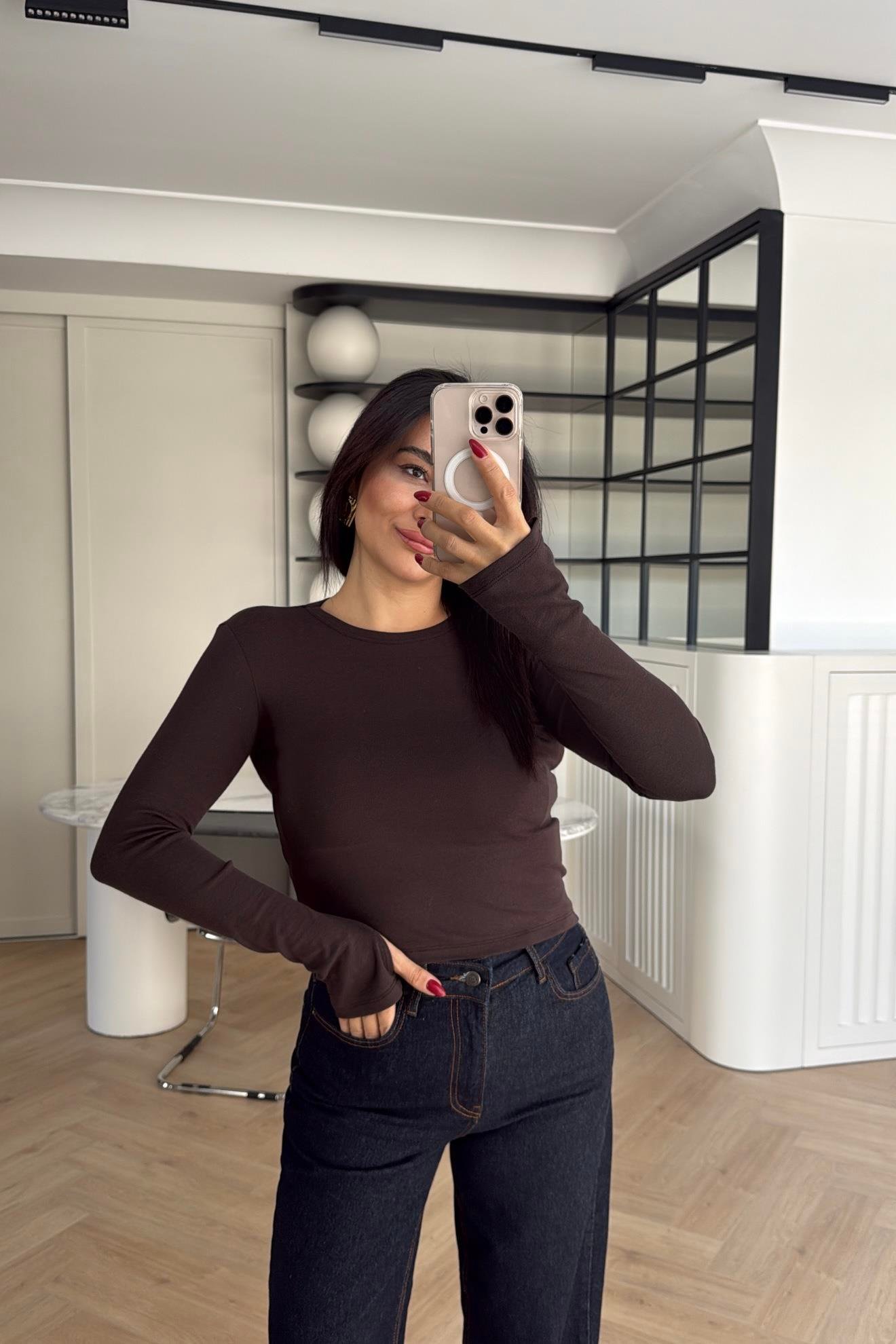 PARMAK GEÇMELİ DİLVİN BLUZ KAHVE