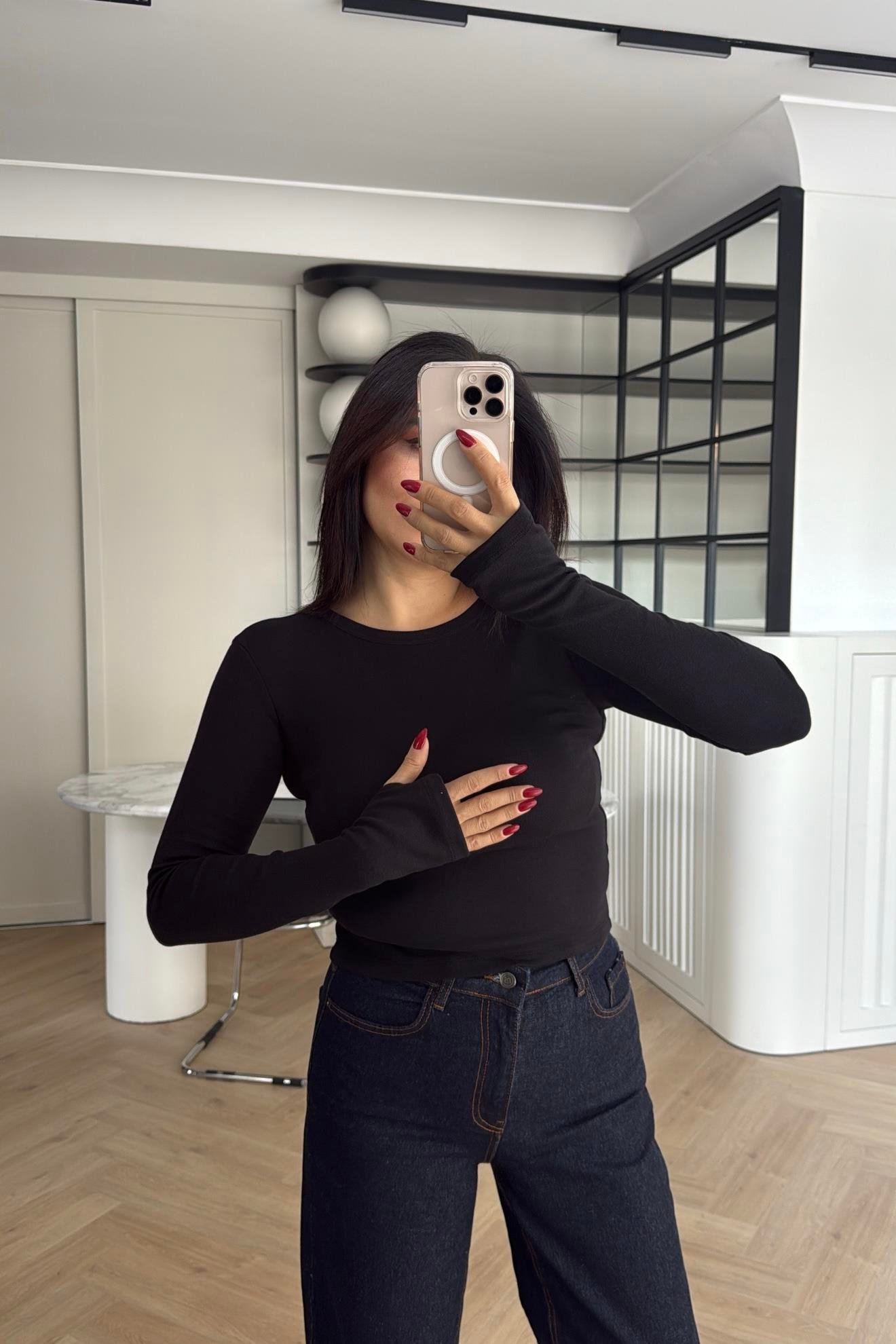 PARMAK GEÇMELİ DİLVİN BLUZ SİYAH